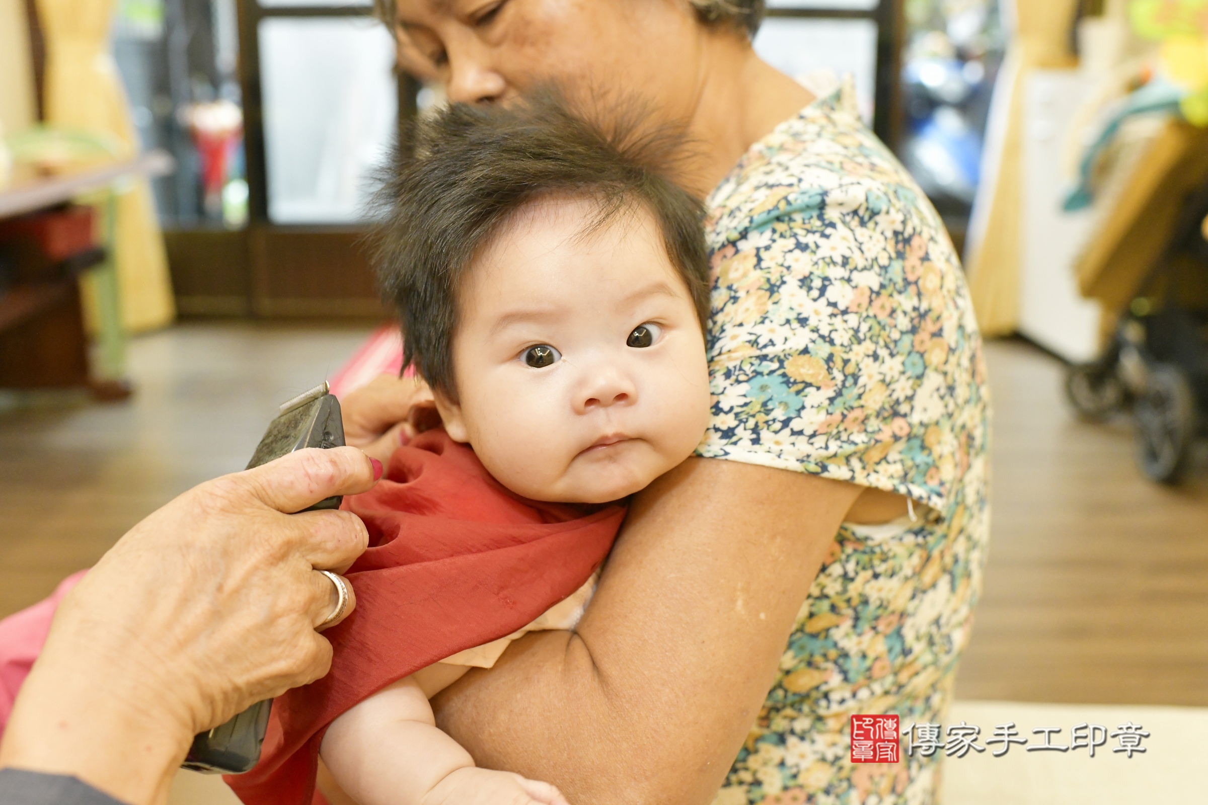 臻臻寶寶(新竹市香山區嬰兒寶寶滿月剃頭理髮、嬰兒剃胎毛儀式吉祥話)。中國風會場，爸媽寶貝穿「日中韓」古裝禮服。專業拍照、證書。★購買「臍帶章、肚臍章、胎毛筆刷印章」贈送：剃頭、收涎、抓周，三選一。2024.4.2，照片8