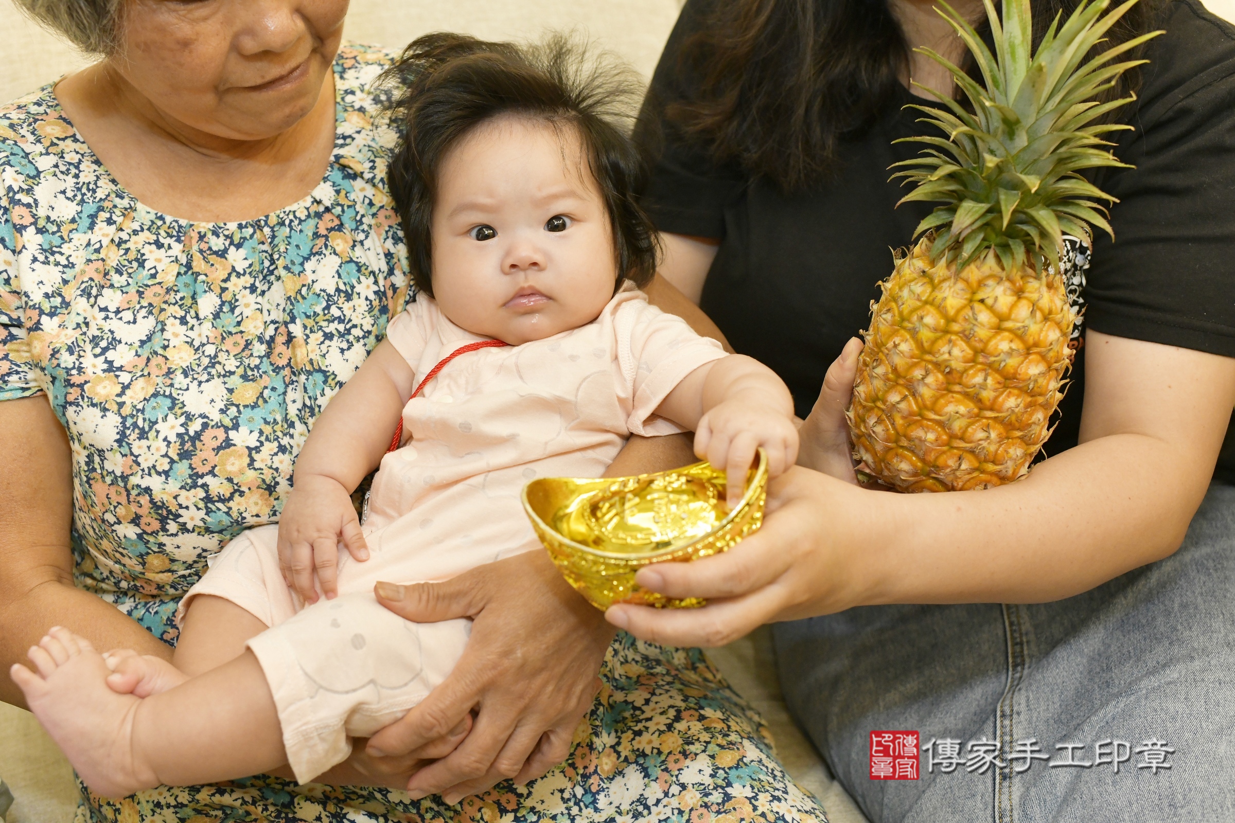 臻臻寶寶(新竹市香山區嬰兒寶寶滿月剃頭理髮、嬰兒剃胎毛儀式吉祥話)。中國風會場，爸媽寶貝穿「日中韓」古裝禮服。專業拍照、證書。★購買「臍帶章、肚臍章、胎毛筆刷印章」贈送：剃頭、收涎、抓周，三選一。2024.4.2，照片5