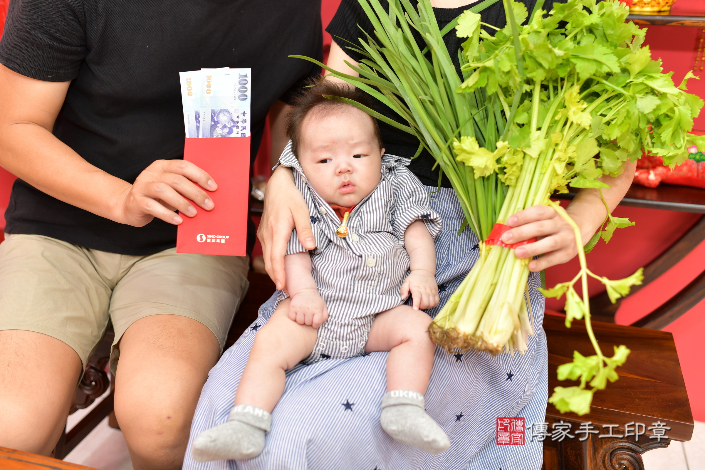 澄澄寶寶( 嬰兒寶寶滿月剃頭理髮、嬰兒剃胎毛儀式吉祥話)。中國風會場，爸媽寶貝穿「日中韓」古裝禮服。專業拍照、證書。★購買「臍帶章、肚臍章、胎毛筆刷印章」贈送：剃頭、收涎、抓周，三選一。2024.3.30，照片16