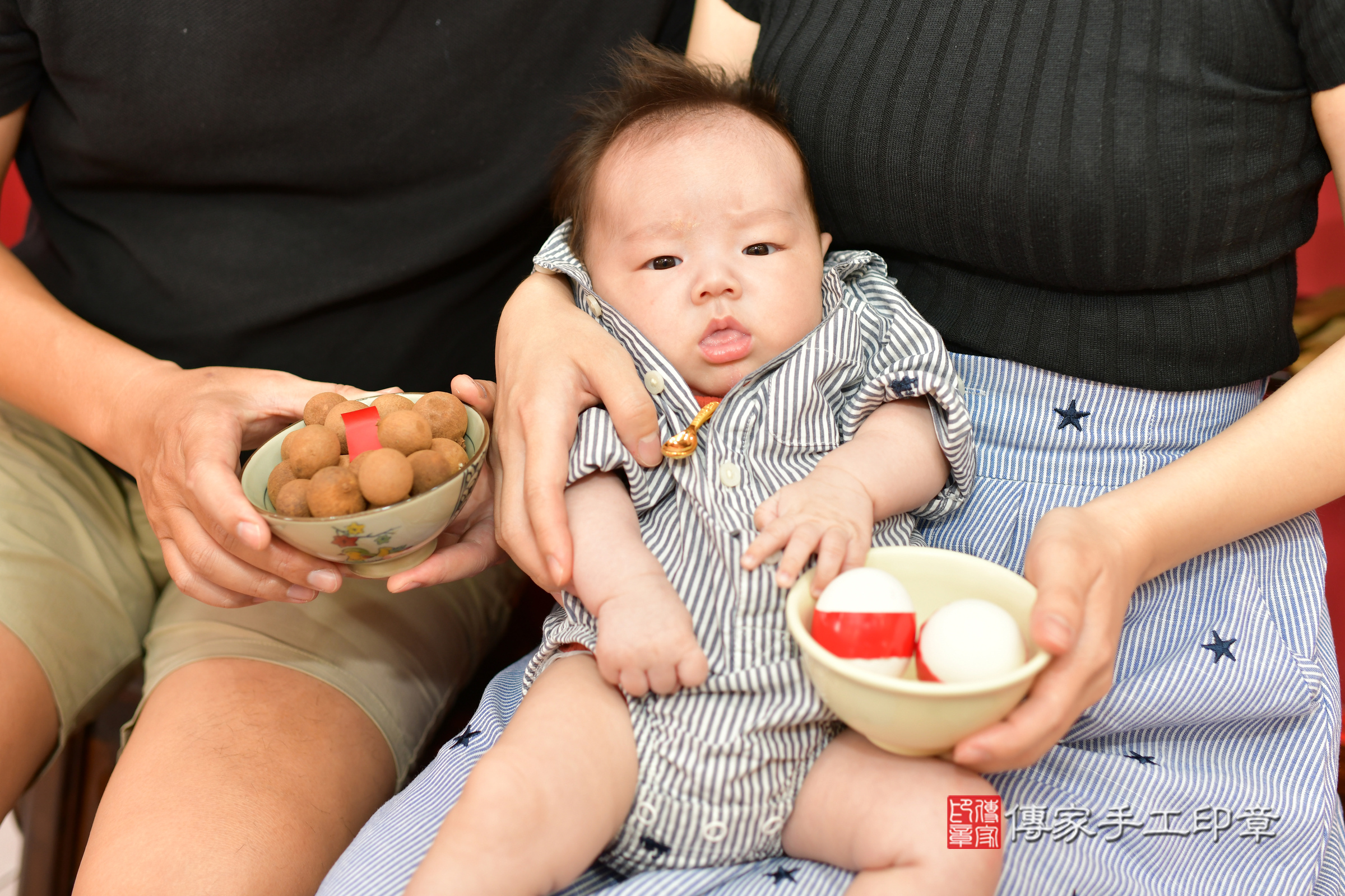 澄澄寶寶( 嬰兒寶寶滿月剃頭理髮、嬰兒剃胎毛儀式吉祥話)。中國風會場，爸媽寶貝穿「日中韓」古裝禮服。專業拍照、證書。★購買「臍帶章、肚臍章、胎毛筆刷印章」贈送：剃頭、收涎、抓周，三選一。2024.3.30，照片12