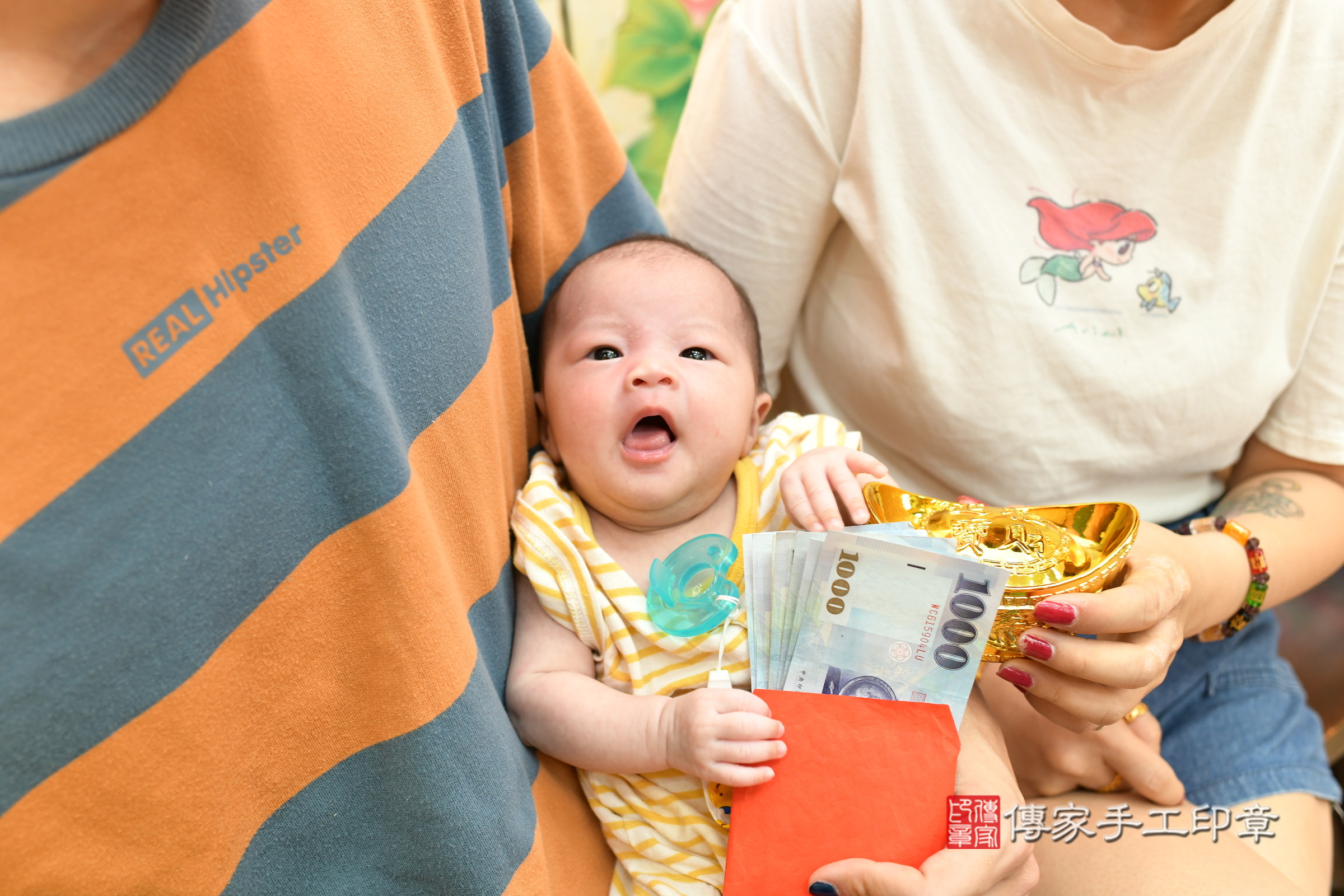 茵茵寶寶(台北市大同區嬰兒寶寶滿月剃頭理髮、嬰兒剃胎毛儀式吉祥話)。中國風會場，爸媽寶貝穿「日中韓」古裝禮服。專業拍照、證書。★購買「臍帶章、肚臍章、胎毛筆刷印章」贈送：剃頭、收涎、抓周，三選一。2024.4.2，照片15