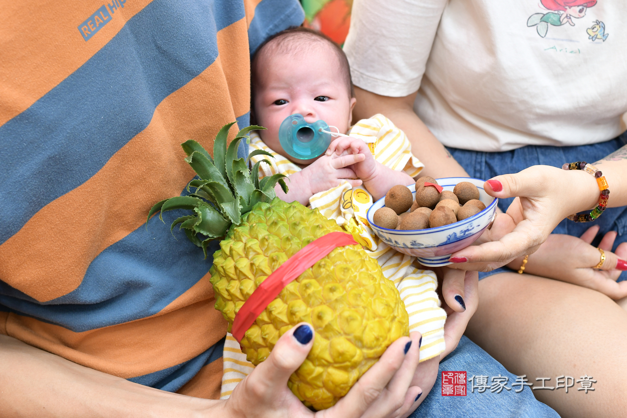 茵茵寶寶(台北市大同區嬰兒寶寶滿月剃頭理髮、嬰兒剃胎毛儀式吉祥話)。中國風會場，爸媽寶貝穿「日中韓」古裝禮服。專業拍照、證書。★購買「臍帶章、肚臍章、胎毛筆刷印章」贈送：剃頭、收涎、抓周，三選一。2024.4.2，照片10