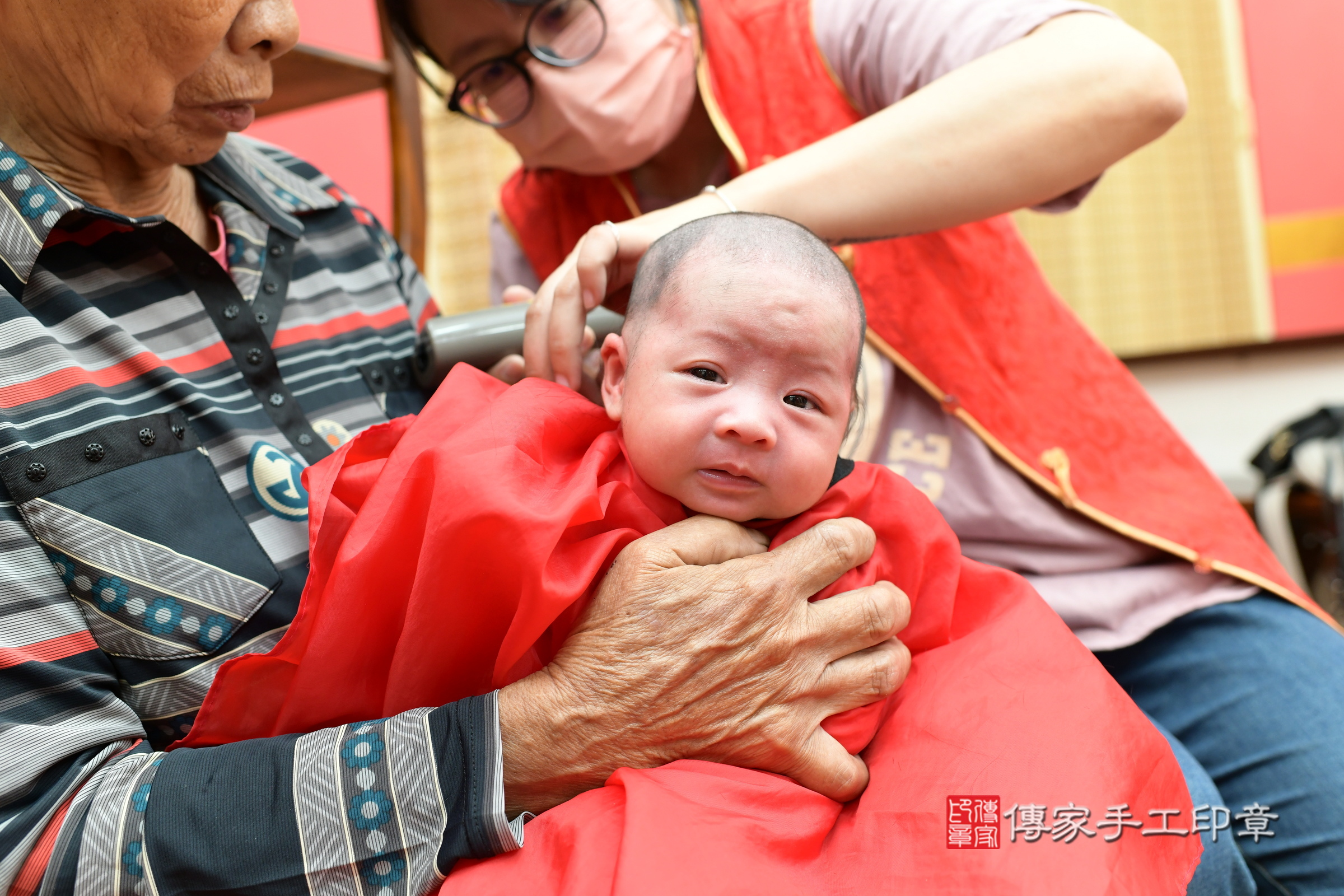 恩恩寶寶(新北市永和區嬰兒寶寶滿月剃頭理髮、嬰兒剃胎毛儀式吉祥話)。中國風會場，爸媽寶貝穿「日中韓」古裝禮服。專業拍照、證書。★購買「臍帶章、肚臍章、胎毛筆刷印章」贈送：剃頭、收涎、抓周，三選一。2024.4.6，照片14