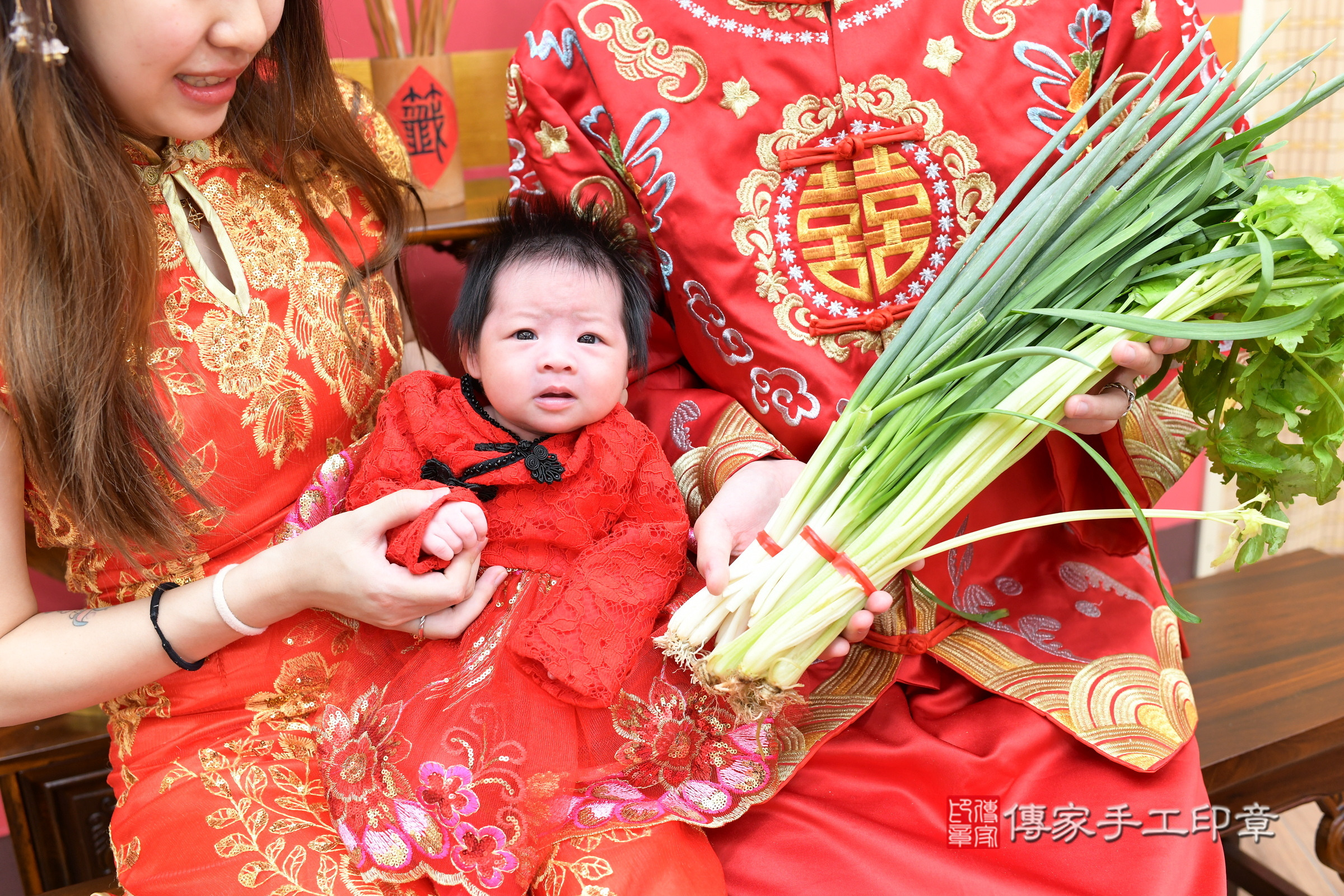 恩恩寶寶(新北市永和區嬰兒寶寶滿月剃頭理髮、嬰兒剃胎毛儀式吉祥話)。中國風會場，爸媽寶貝穿「日中韓」古裝禮服。專業拍照、證書。★購買「臍帶章、肚臍章、胎毛筆刷印章」贈送：剃頭、收涎、抓周，三選一。2024.4.6，照片10