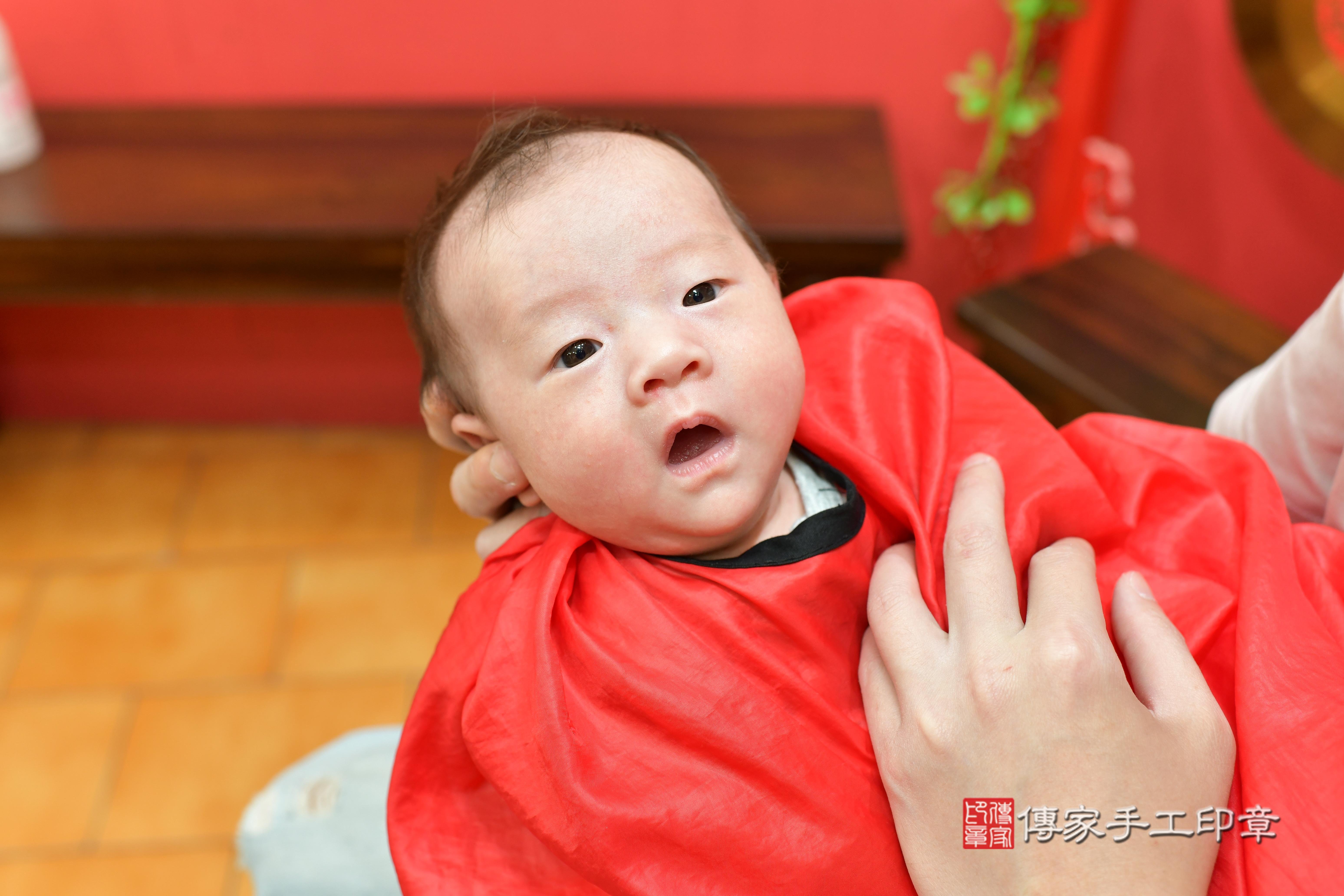 傳家手工印章桃園店、抓周、度脺、中國風會場、傳家嬰兒古禮、吉祥話、抓周道具物品24種、拍照。抓周證書。寶寶抓周、滿周歲、生日快樂、祝福