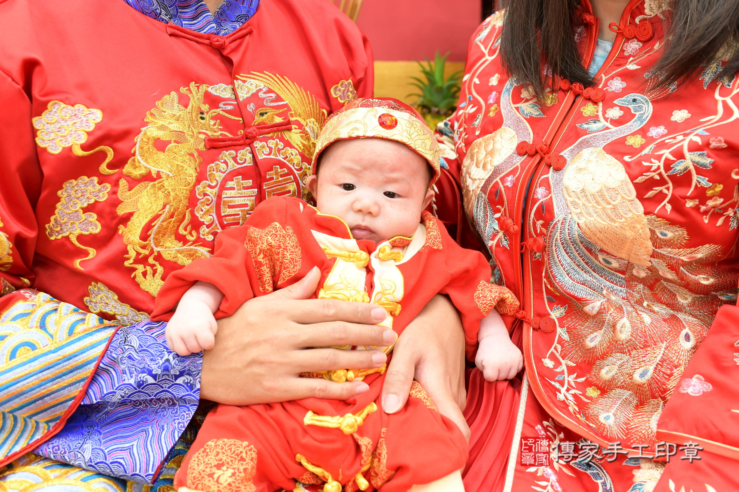 睿睿寶寶(新北市永和區嬰兒寶寶滿月剃頭理髮、嬰兒剃胎毛儀式吉祥話)。中國風會場，爸媽寶貝穿「日中韓」古裝禮服。專業拍照、證書。★購買「臍帶章、肚臍章、胎毛筆刷印章」贈送：剃頭、收涎、抓周，三選一。2024.3.30，照片1