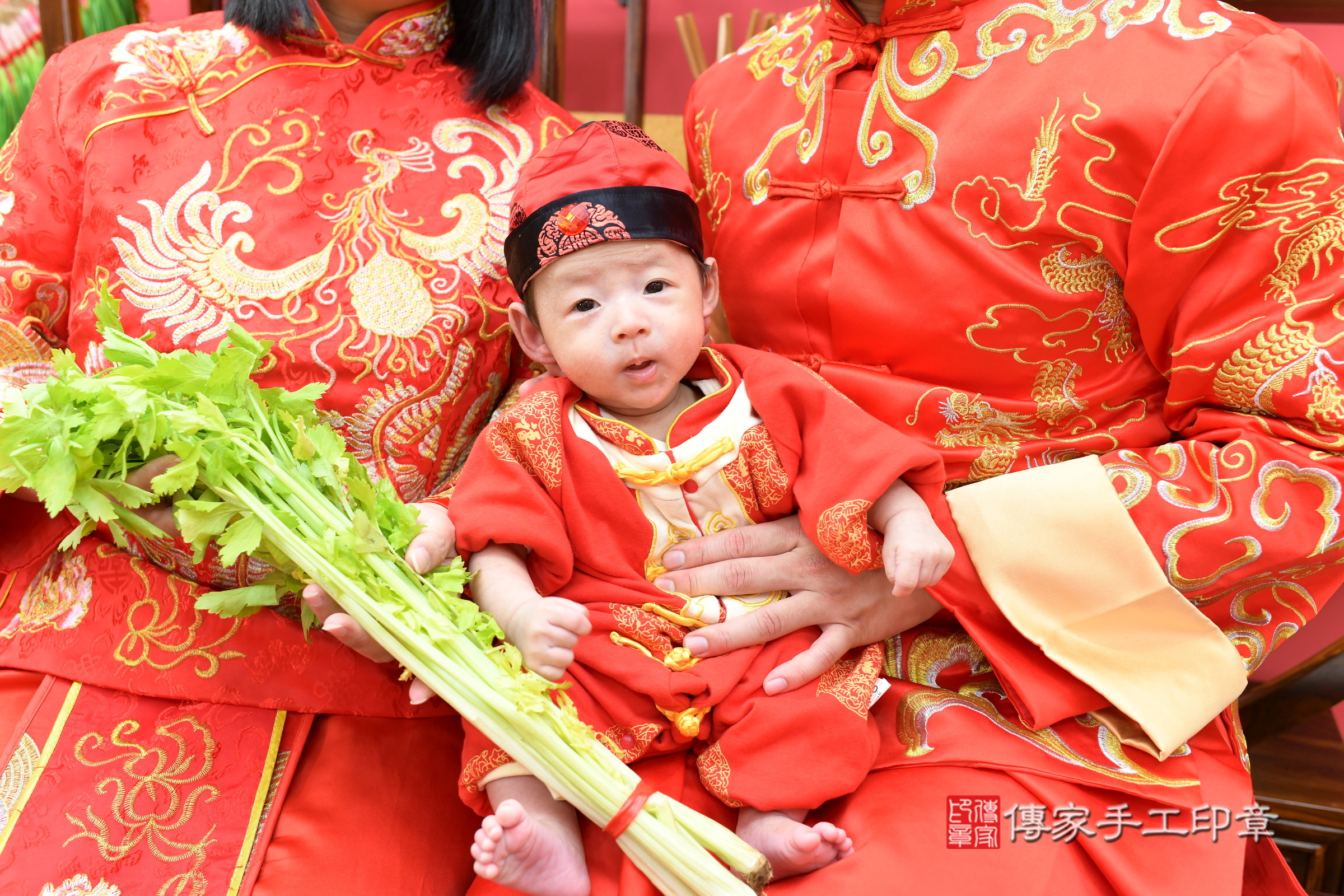 小智寶寶(新北市永和區嬰兒寶寶滿月剃頭理髮、嬰兒剃胎毛儀式吉祥話)。中國風會場，爸媽寶貝穿「日中韓」古裝禮服。專業拍照、證書。★購買「臍帶章、肚臍章、胎毛筆刷印章」贈送：剃頭、收涎、抓周，三選一。2024.3.30，照片16