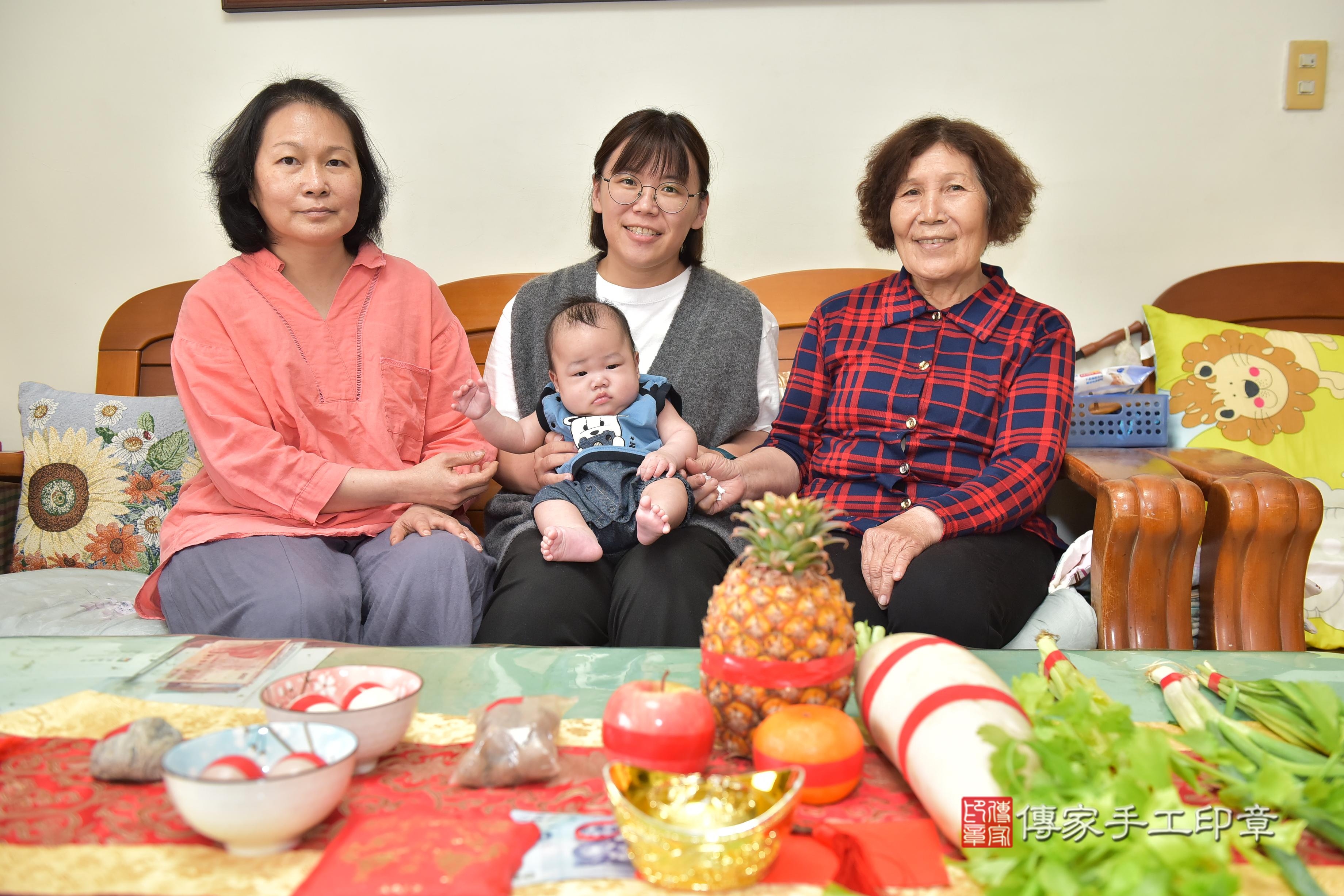 傳家手工印章高雄店、抓周、度脺、中國風會場、傳家嬰兒古禮、吉祥話、抓周道具物品24種、拍照。抓周證書。寶寶抓周、滿周歲、生日快樂、祝福