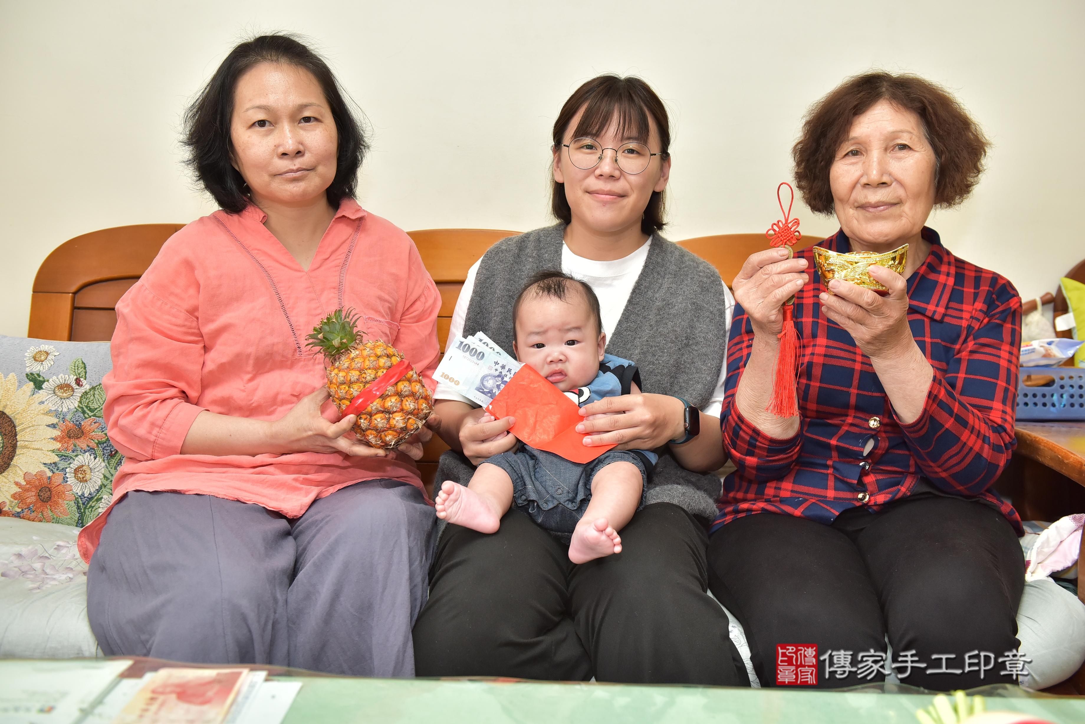 傳家手工印章高雄店、抓周、度脺、中國風會場、傳家嬰兒古禮、吉祥話、抓周道具物品24種、拍照。抓周證書。寶寶抓周、滿周歲、生日快樂、祝福