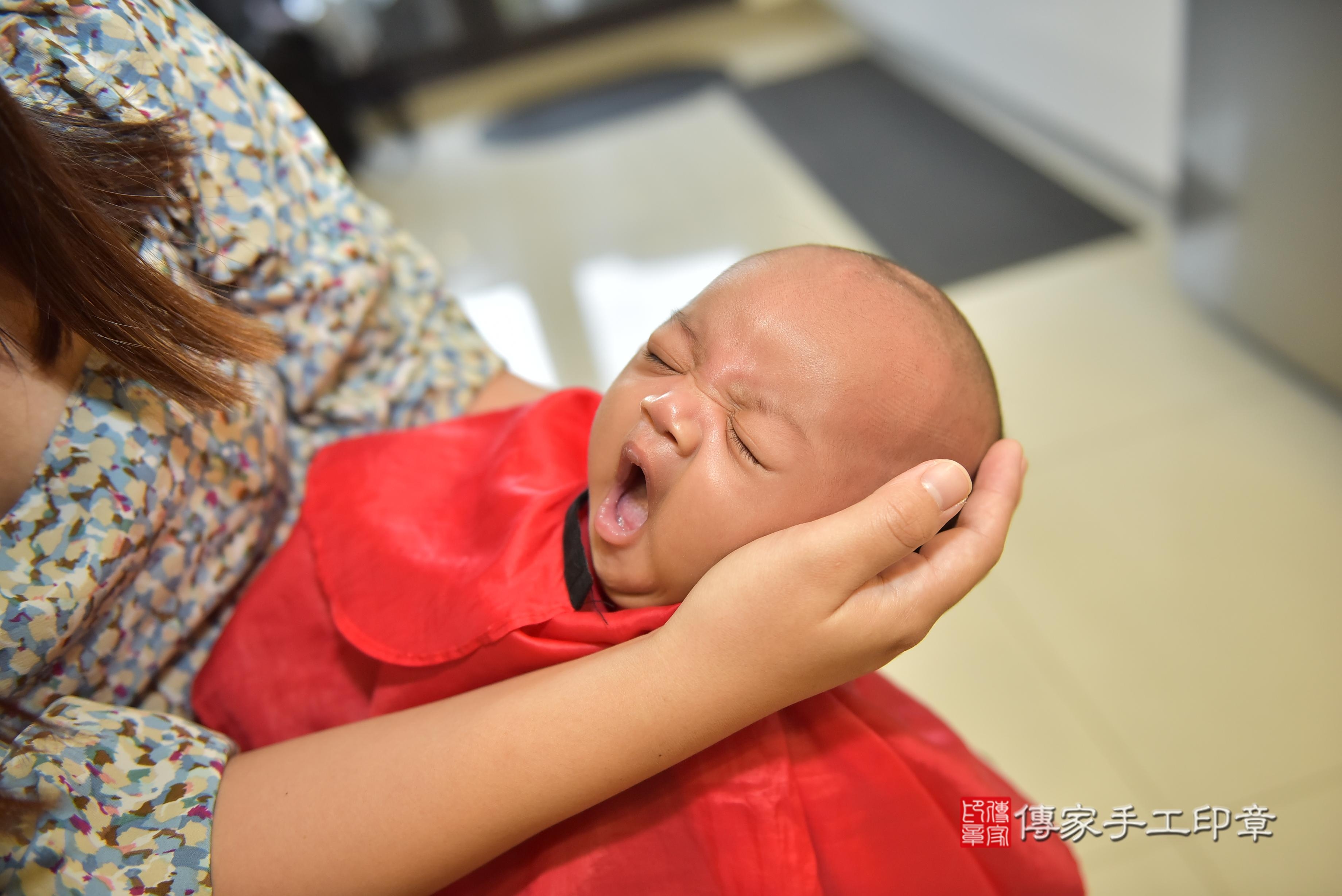 傳家手工印章高雄店、抓周、度脺、中國風會場、傳家嬰兒古禮、吉祥話、抓周道具物品24種、拍照。抓周證書。寶寶抓周、滿周歲、生日快樂、祝福