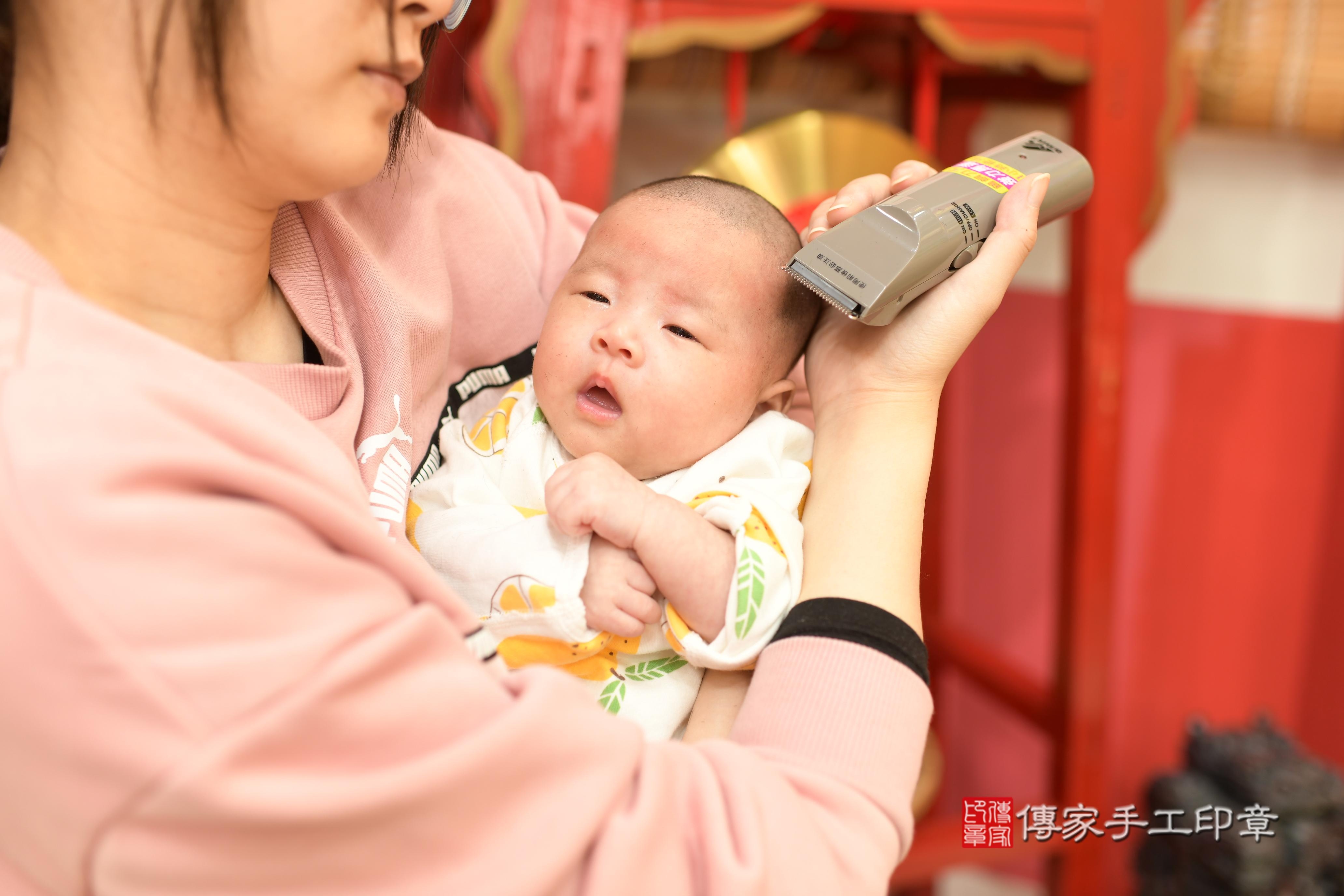 傳家手工印章高雄店、抓周、度脺、中國風會場、傳家嬰兒古禮、吉祥話、抓周道具物品24種、拍照。抓周證書。寶寶抓周、滿周歲、生日快樂、祝福