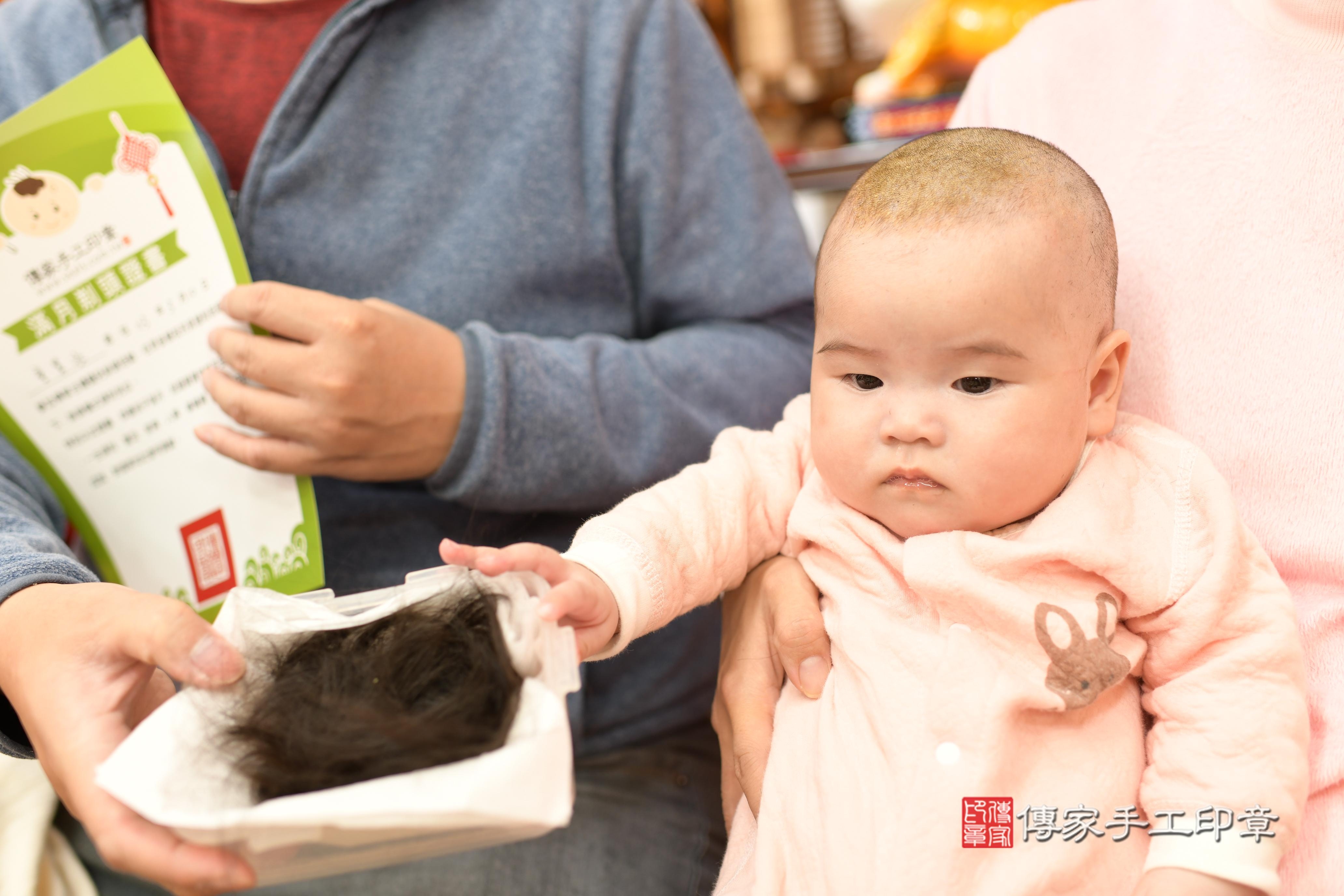 傳家手工印章高雄店、抓周、度脺、中國風會場、傳家嬰兒古禮、吉祥話、抓周道具物品24種、拍照。抓周證書。寶寶抓周、滿周歲、生日快樂、祝福