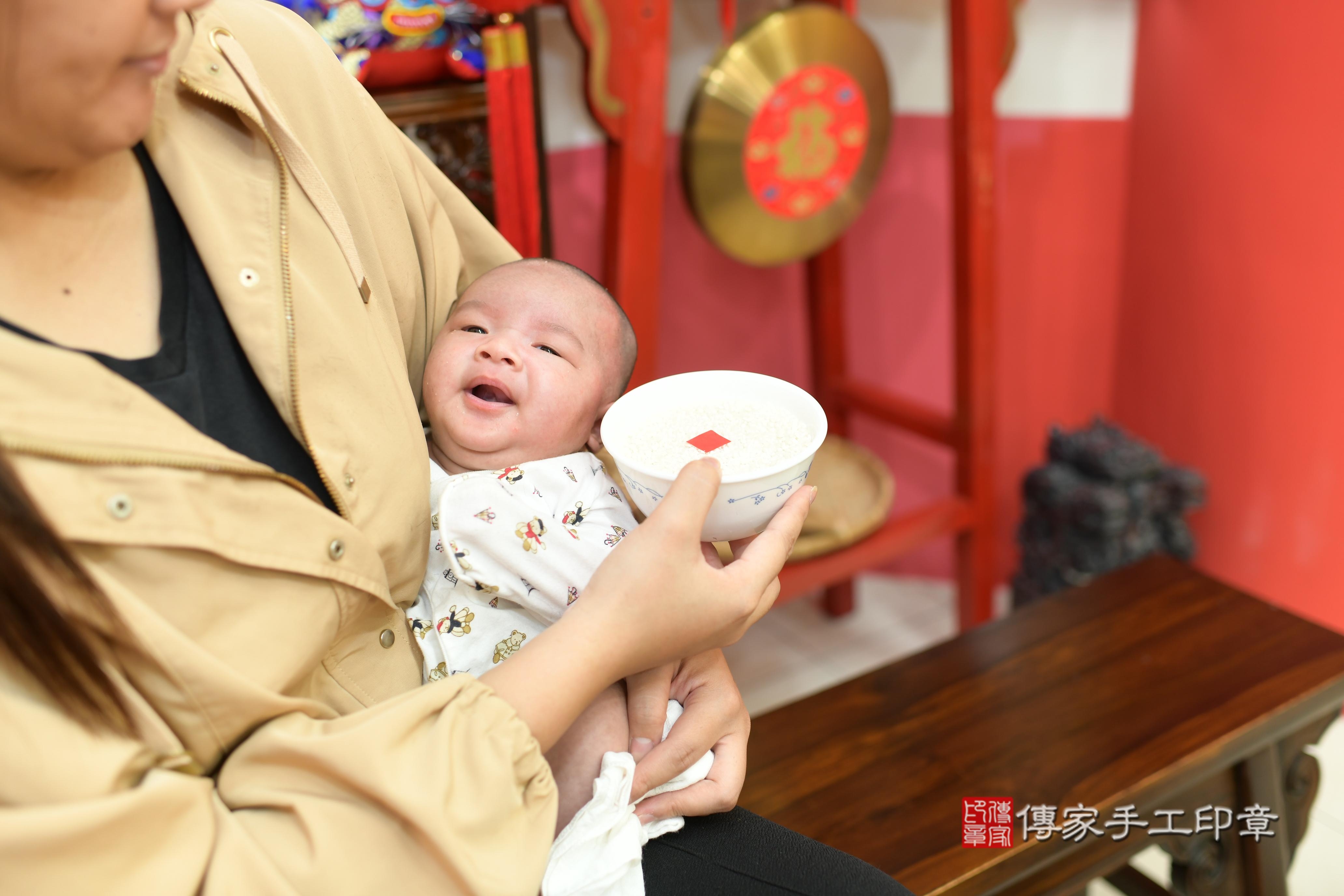 傳家手工印章高雄店、抓周、度脺、中國風會場、傳家嬰兒古禮、吉祥話、抓周道具物品24種、拍照。抓周證書。寶寶抓周、滿周歲、生日快樂、祝福