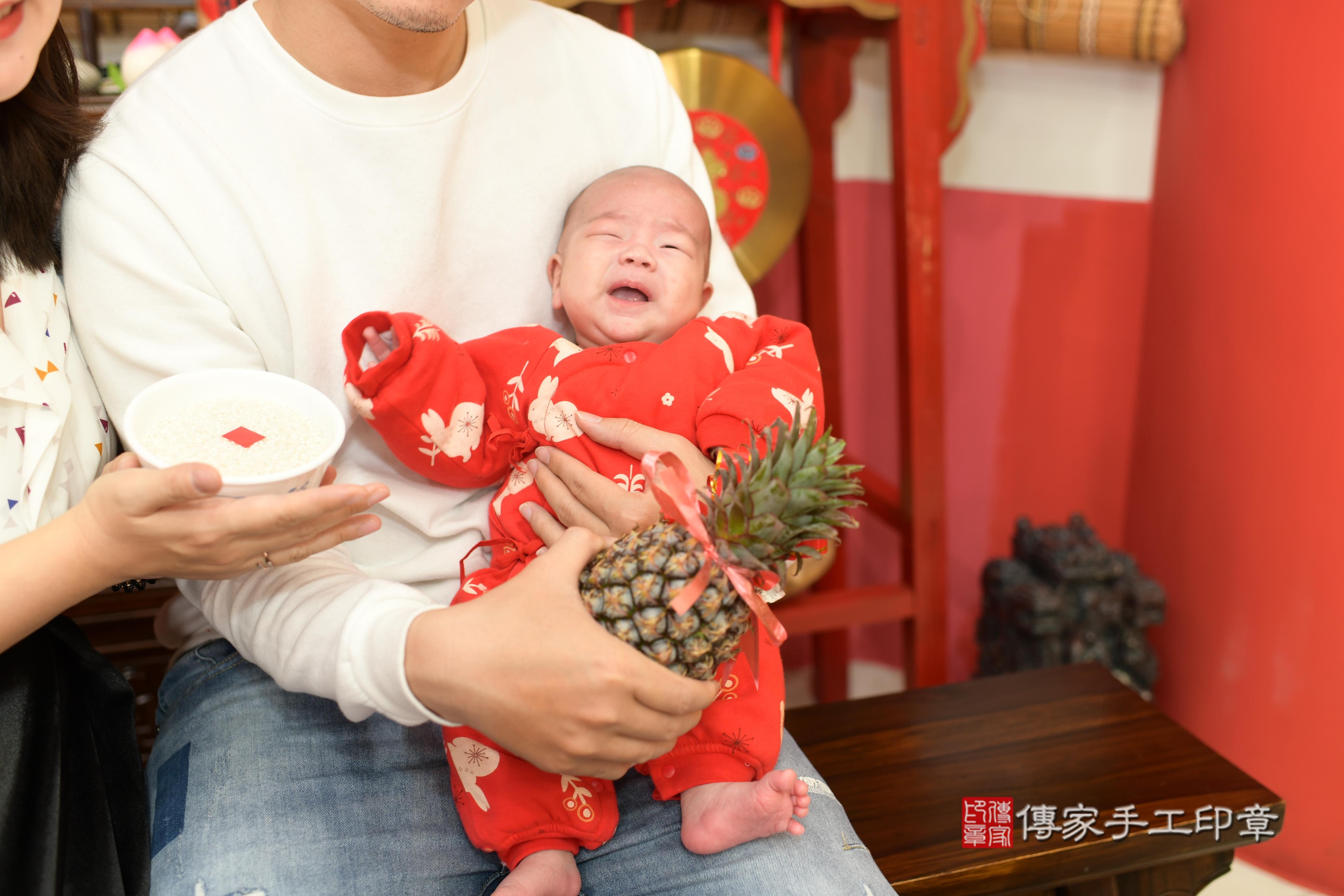 傳家手工印章高雄店、抓周、度脺、中國風會場、傳家嬰兒古禮、吉祥話、抓周道具物品24種、拍照。抓周證書。寶寶抓周、滿周歲、生日快樂、祝福