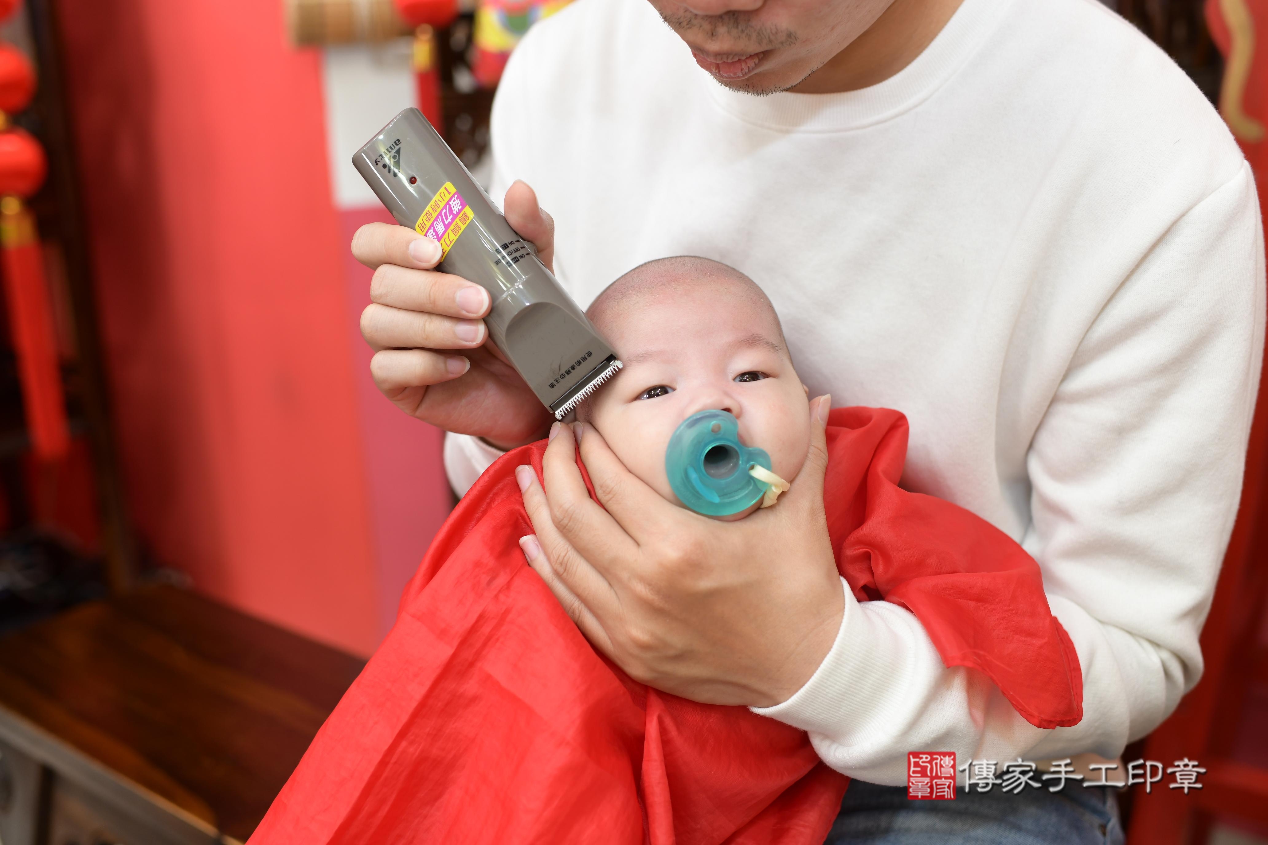 傳家手工印章高雄店、抓周、度脺、中國風會場、傳家嬰兒古禮、吉祥話、抓周道具物品24種、拍照。抓周證書。寶寶抓周、滿周歲、生日快樂、祝福