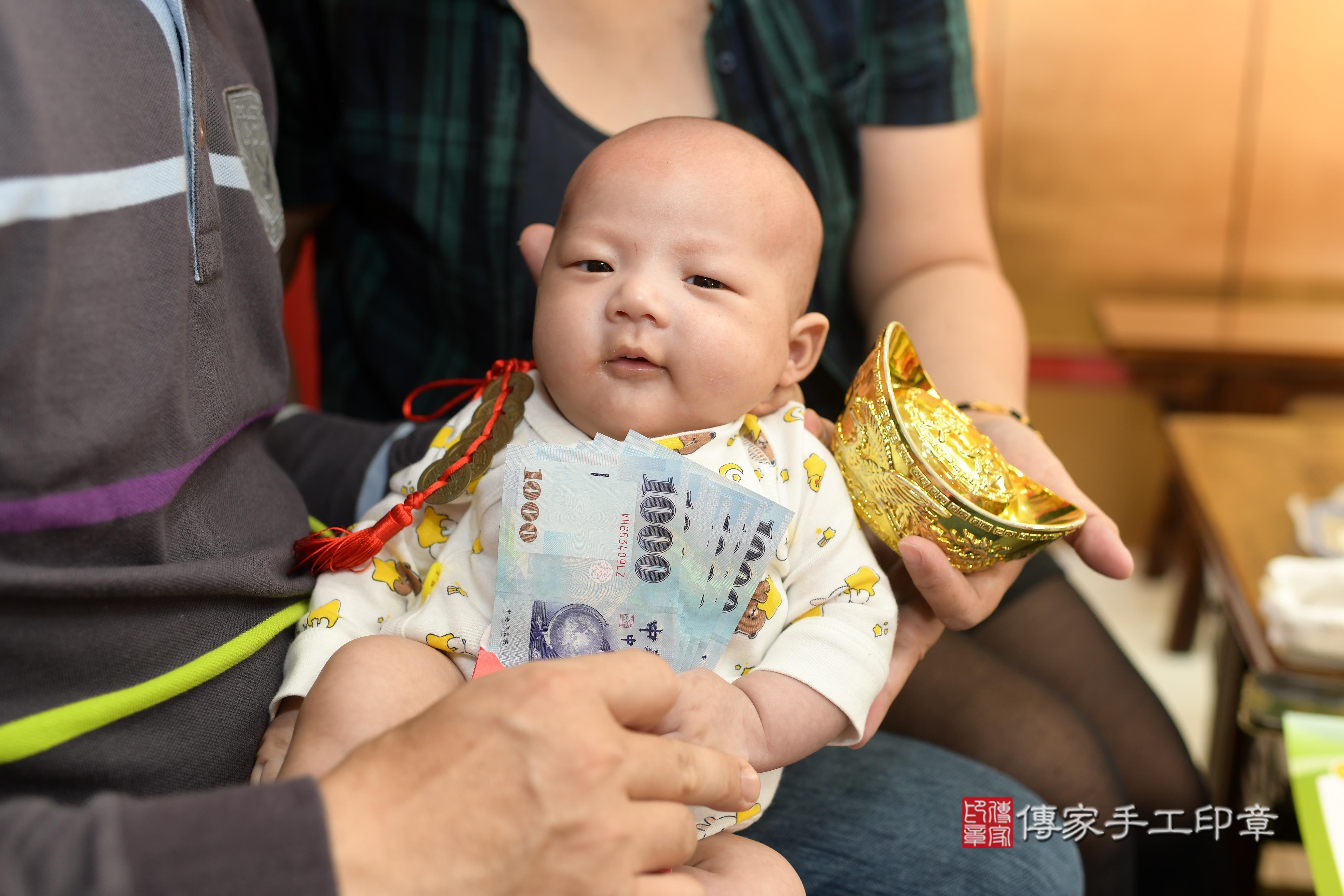 傳家手工印章高雄店、抓周、度脺、中國風會場、傳家嬰兒古禮、吉祥話、抓周道具物品24種、拍照。抓周證書。寶寶抓周、滿周歲、生日快樂、祝福