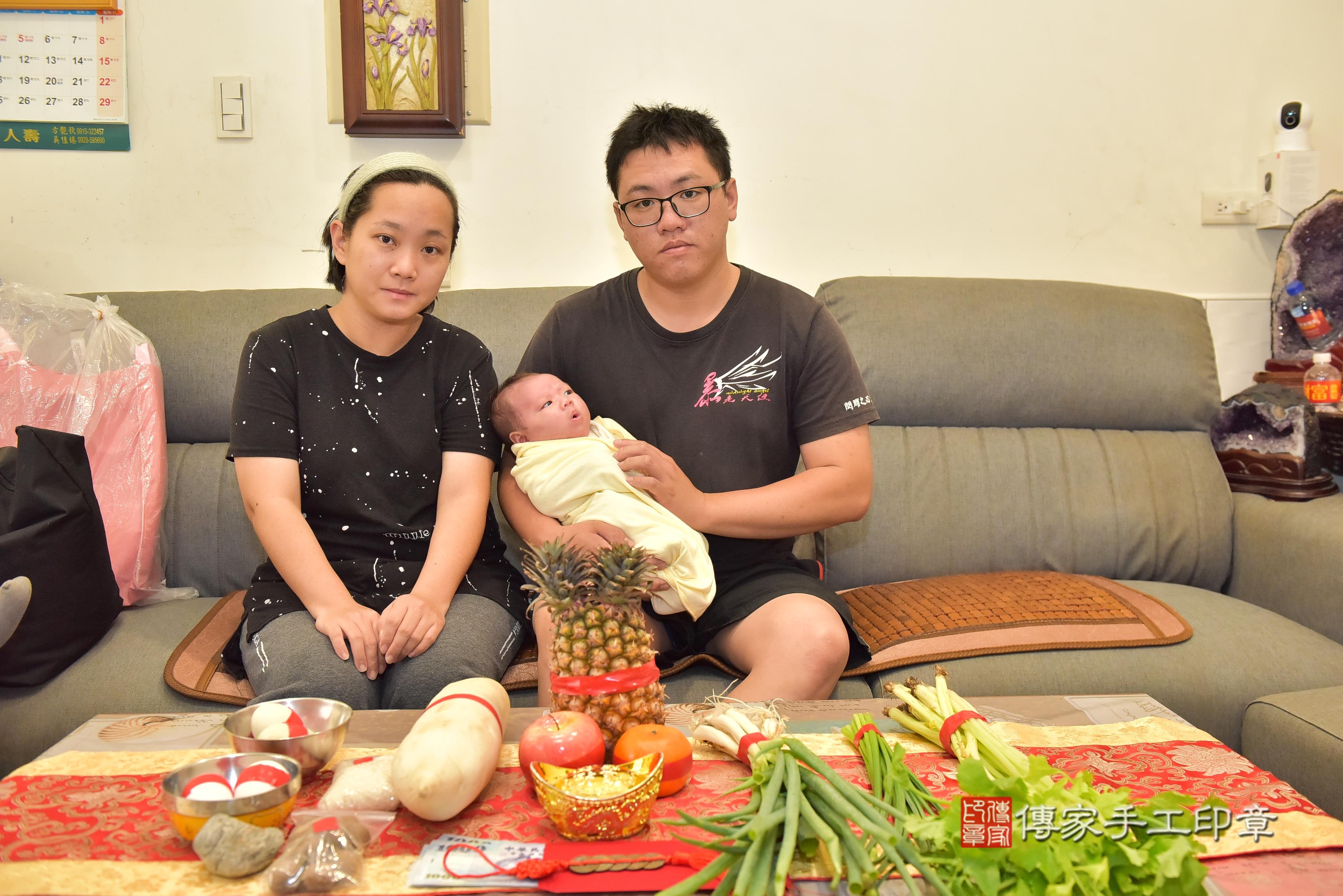 傳家手工印章高雄店、抓周、度脺、中國風會場、傳家嬰兒古禮、吉祥話、抓周道具物品24種、拍照。抓周證書。寶寶抓周、滿周歲、生日快樂、祝福