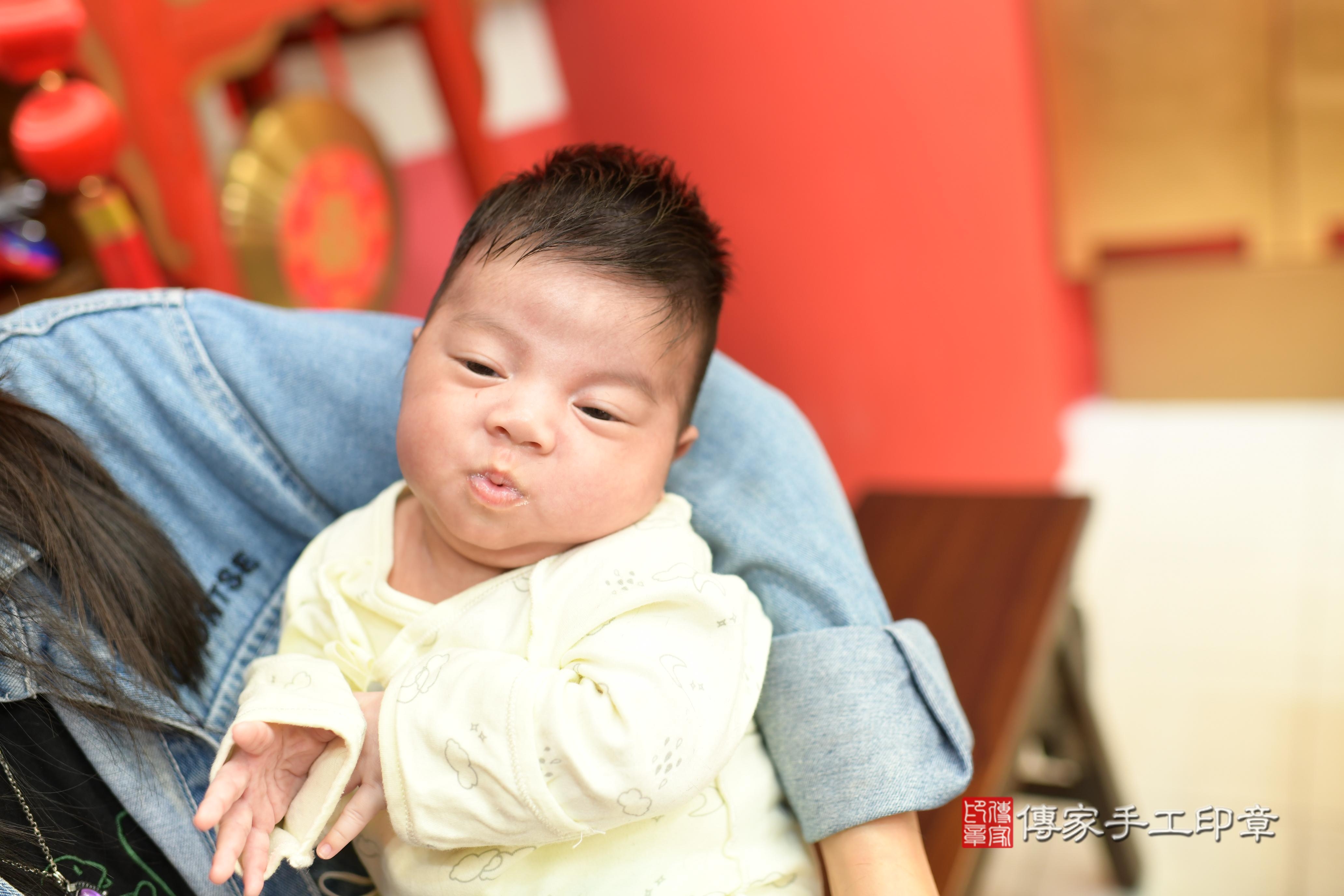 傳家手工印章高雄店、抓周、度脺、中國風會場、傳家嬰兒古禮、吉祥話、抓周道具物品24種、拍照。抓周證書。寶寶抓周、滿周歲、生日快樂、祝福