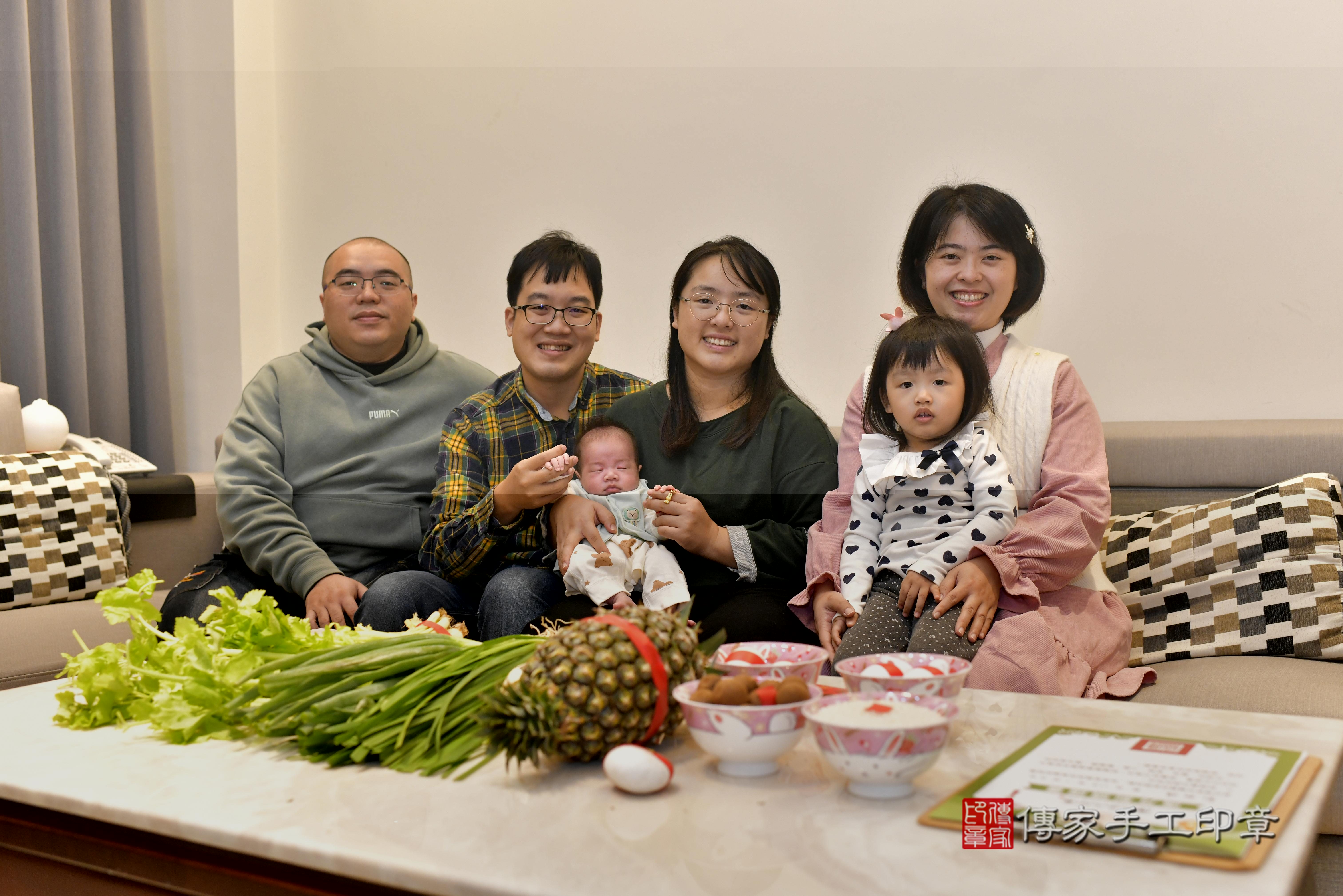 傳家手工印章新竹店、抓周、度脺、中國風會場、傳家嬰兒古禮、吉祥話、抓周道具物品24種、拍照。抓周證書。寶寶抓周、滿周歲、生日快樂、祝福