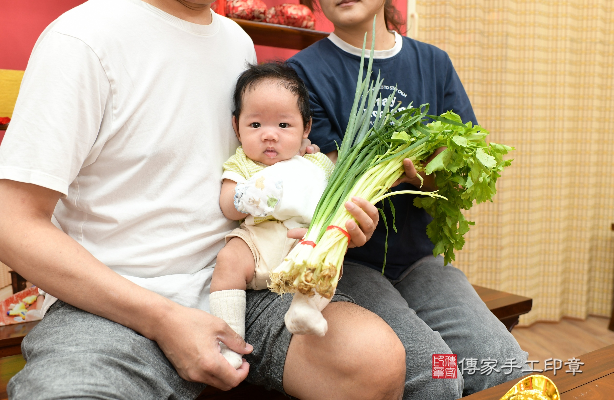 漢漢寶寶(新北市永和區嬰兒寶寶滿月剃頭理髮、嬰兒剃胎毛儀式吉祥話)。中國風會場，爸媽寶貝穿「日中韓」古裝禮服。專業拍照、證書。★購買「臍帶章、肚臍章、胎毛筆刷印章」贈送：剃頭、收涎、抓周，三選一。2024.4.12，照片9