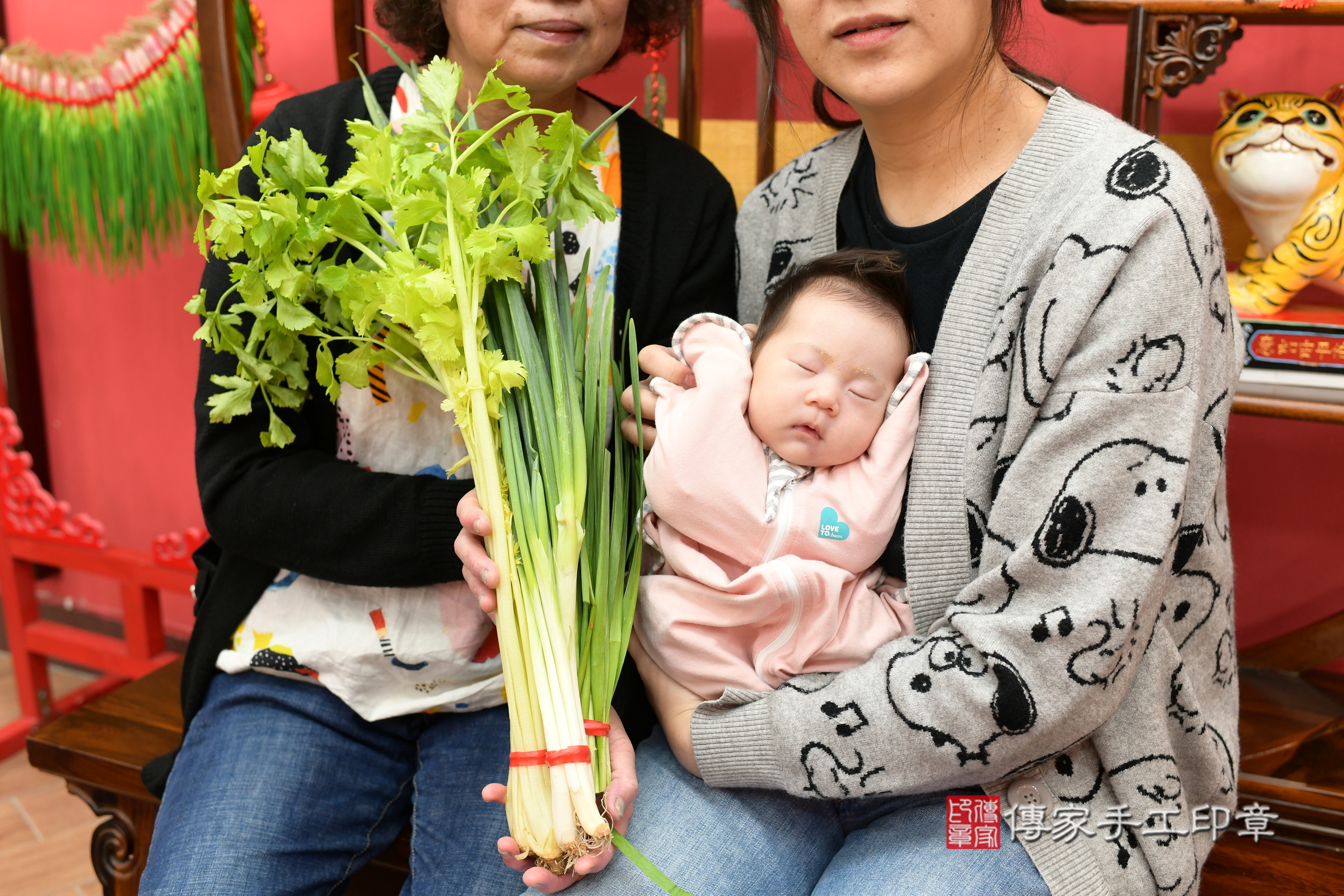 小綺寶寶(新北市永和區嬰兒寶寶滿月剃頭理髮、嬰兒剃胎毛儀式吉祥話)。中國風會場，爸媽寶貝穿「日中韓」古裝禮服。專業拍照、證書。★購買「臍帶章、肚臍章、胎毛筆刷印章」贈送：剃頭、收涎、抓周，三選一。2024.4.18，照片12