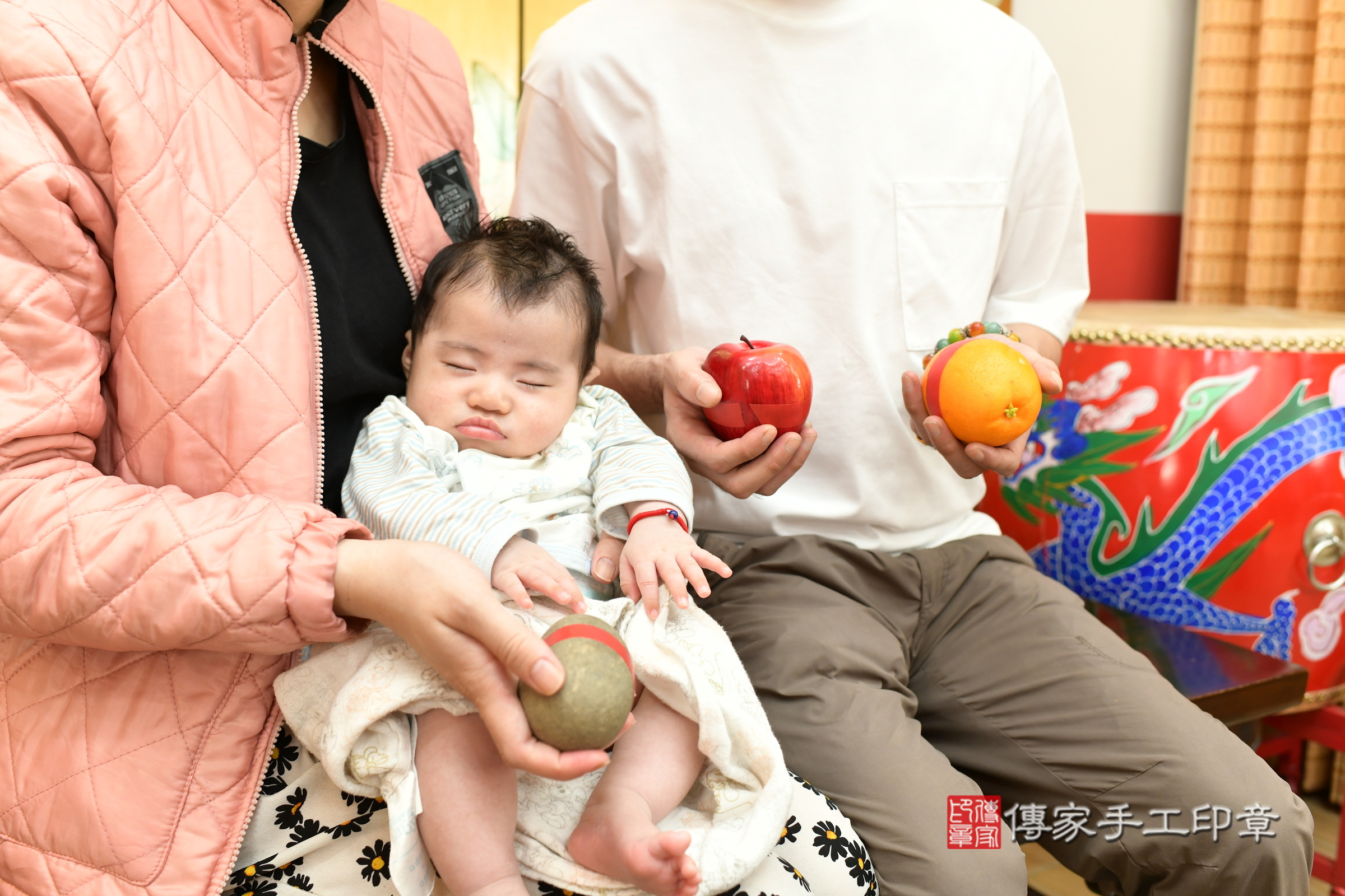 小穎寶寶(台北市大同區嬰兒寶寶滿月剃頭理髮、嬰兒剃胎毛儀式吉祥話)。中國風會場，爸媽寶貝穿「日中韓」古裝禮服。專業拍照、證書。★購買「臍帶章、肚臍章、胎毛筆刷印章」贈送：剃頭、收涎、抓周，三選一。2024.4.14，照片10