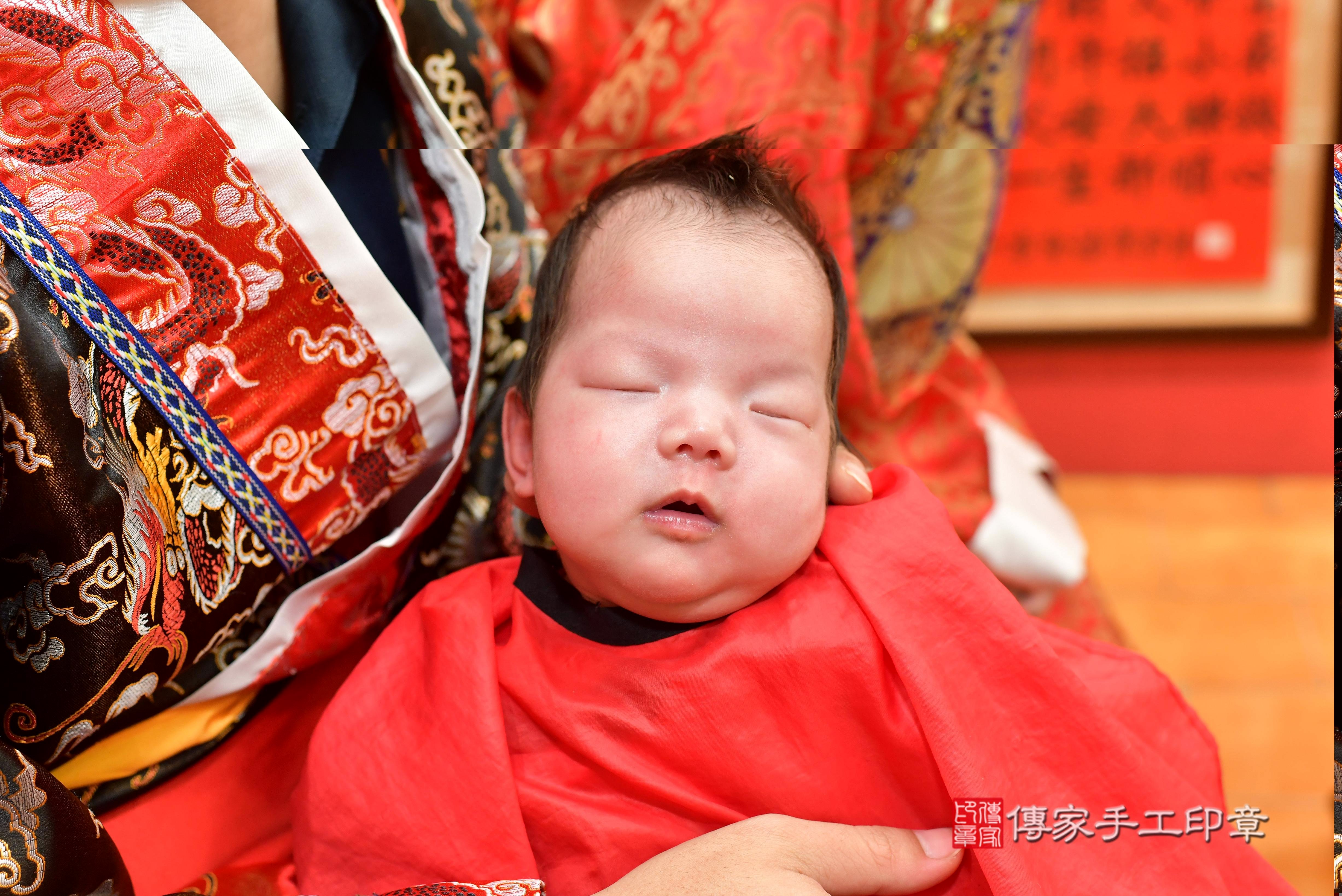 傳家手工印章桃園店、抓周、度脺、中國風會場、傳家嬰兒古禮、吉祥話、抓周道具物品24種、拍照。抓周證書。寶寶抓周、滿周歲、生日快樂、祝福