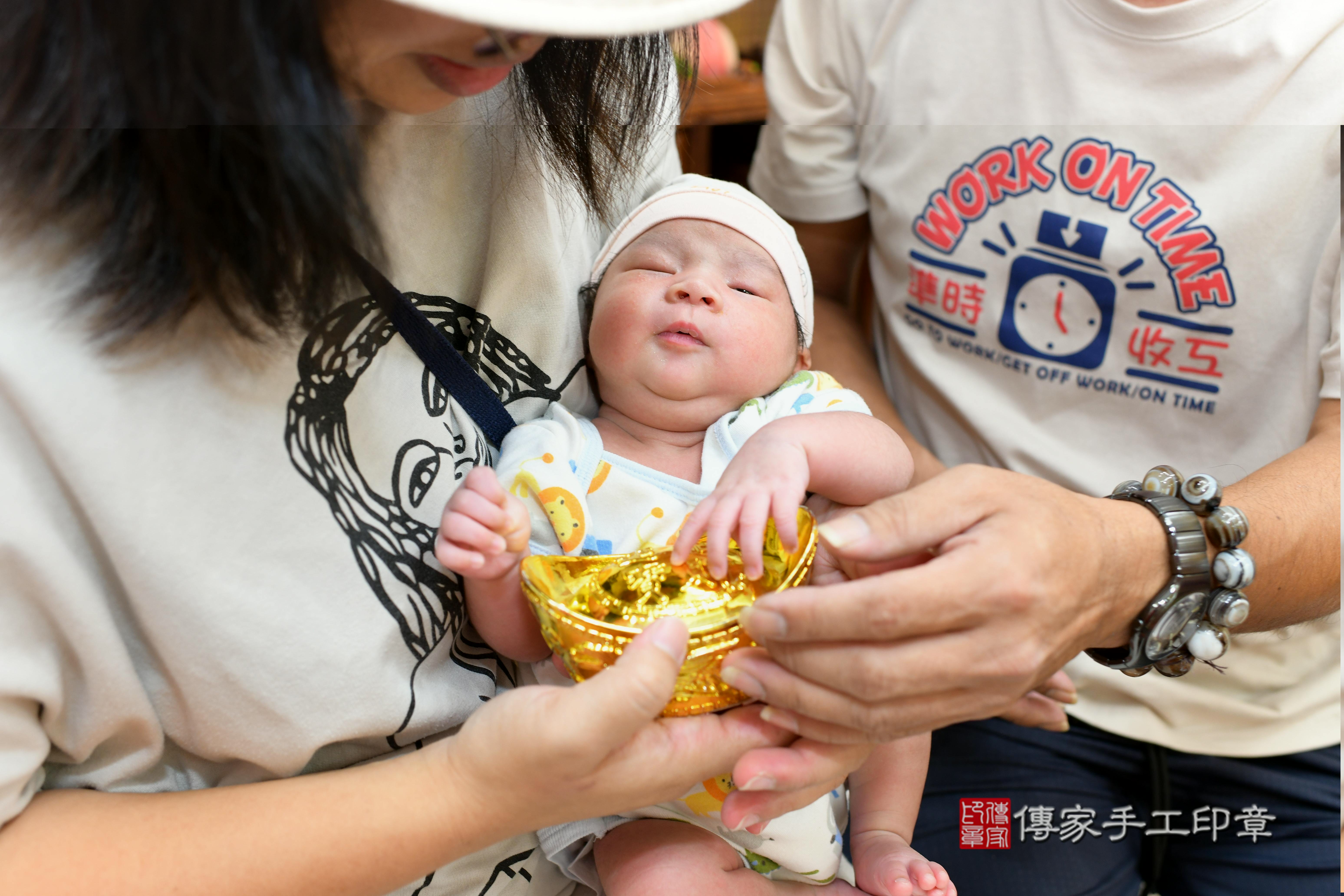 傳家手工印章台南店、抓周、度脺、中國風會場、傳家嬰兒古禮、吉祥話、抓周道具物品24種、拍照。抓周證書。寶寶抓周、滿周歲、生日快樂、祝福