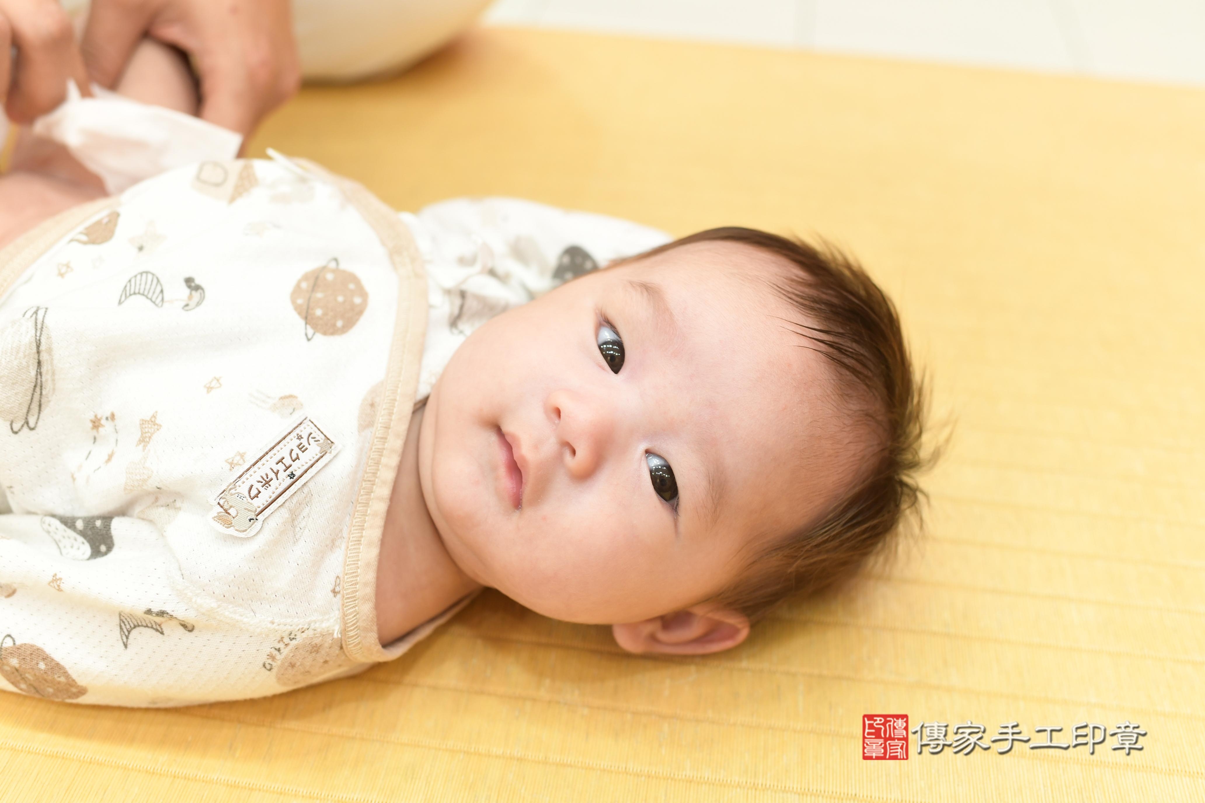 傳家手工印章高雄店、抓周、度脺、中國風會場、傳家嬰兒古禮、吉祥話、抓周道具物品24種、拍照。抓周證書。寶寶抓周、滿周歲、生日快樂、祝福