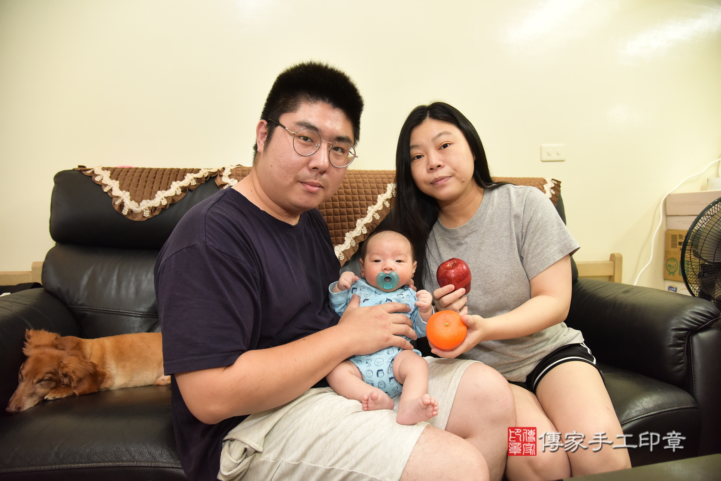 帆帆寶寶(新北市蘆洲區到府嬰兒帆帆寶寶滿月剃頭理髮、到府嬰兒剃胎毛儀式吉祥話)。到府剃頭剃胎毛主持、專業拍照、證書。★購買「臍帶章、肚臍章、胎毛筆刷印章」贈送：剃頭、收涎、抓周，三選一。2024.4.24，照片6