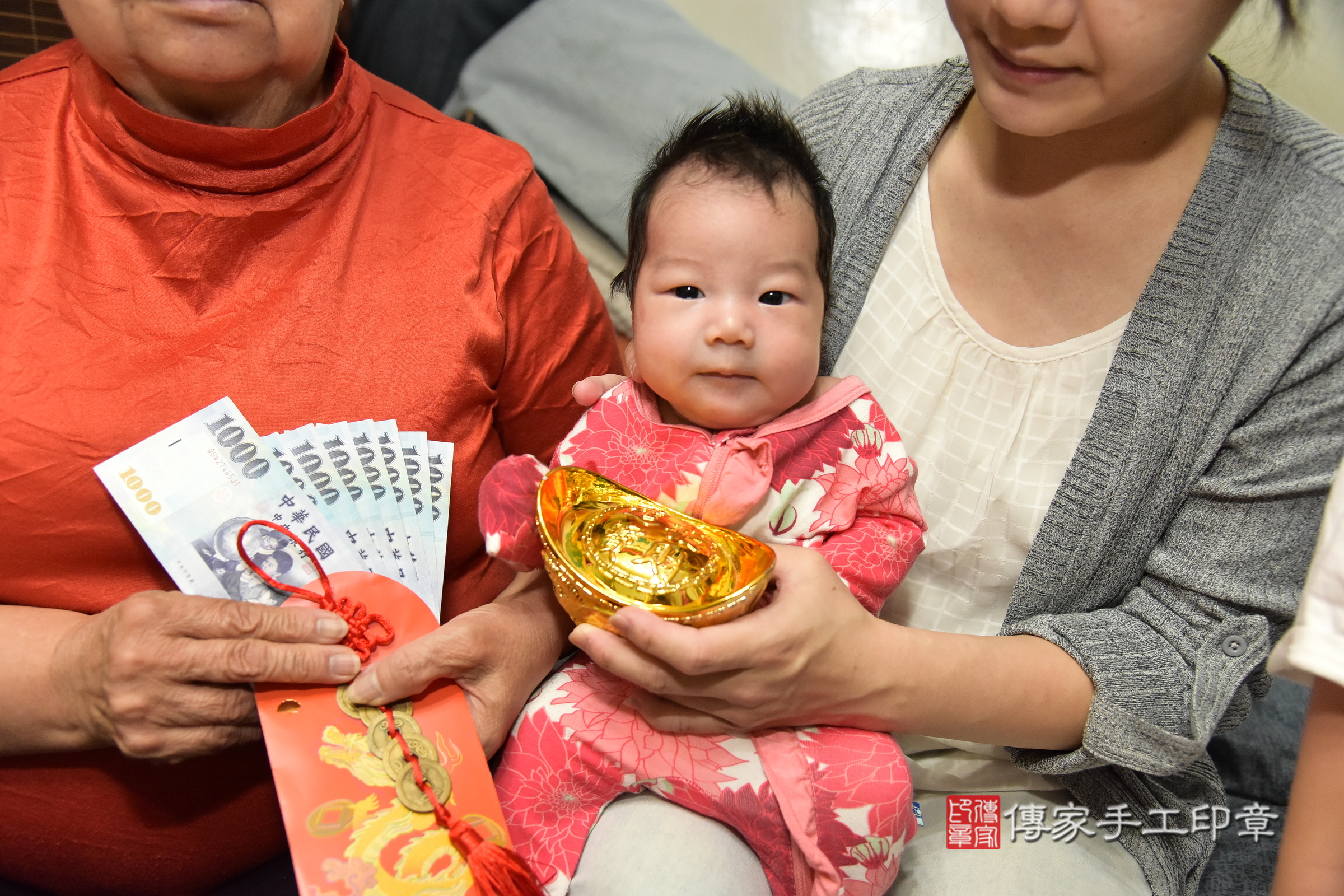 小星星寶寶(新北市新莊區到府嬰兒小星星寶寶滿月剃頭理髮、到府嬰兒剃胎毛儀式吉祥話)。到府剃頭剃胎毛主持、專業拍照、證書。★購買「臍帶章、肚臍章、胎毛筆刷印章」贈送：剃頭、收涎、抓周，三選一。2024.4.18，照片15