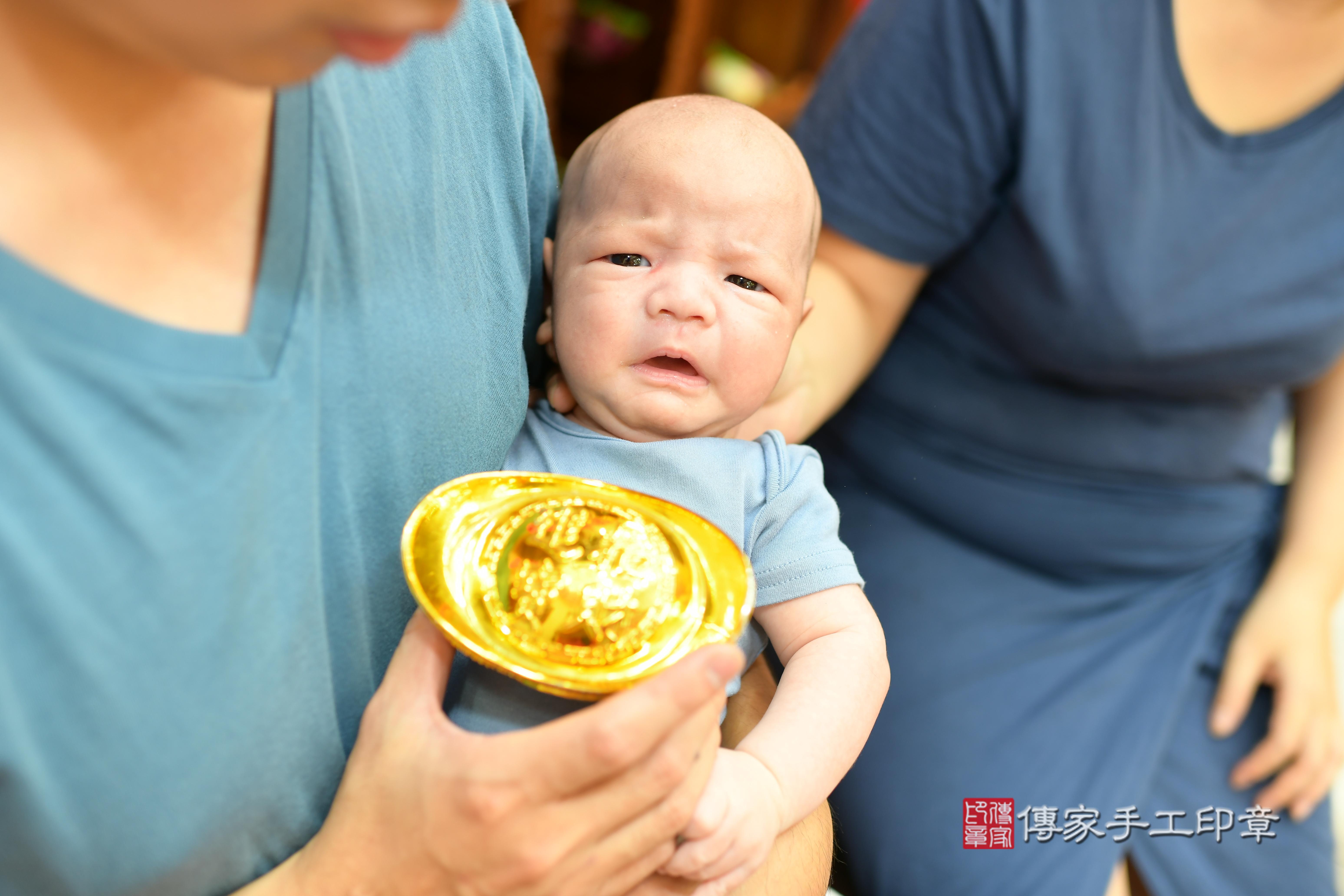 傳家手工印章台南店、抓周、度脺、中國風會場、傳家嬰兒古禮、吉祥話、抓周道具物品24種、拍照。抓周證書。寶寶抓周、滿周歲、生日快樂、祝福