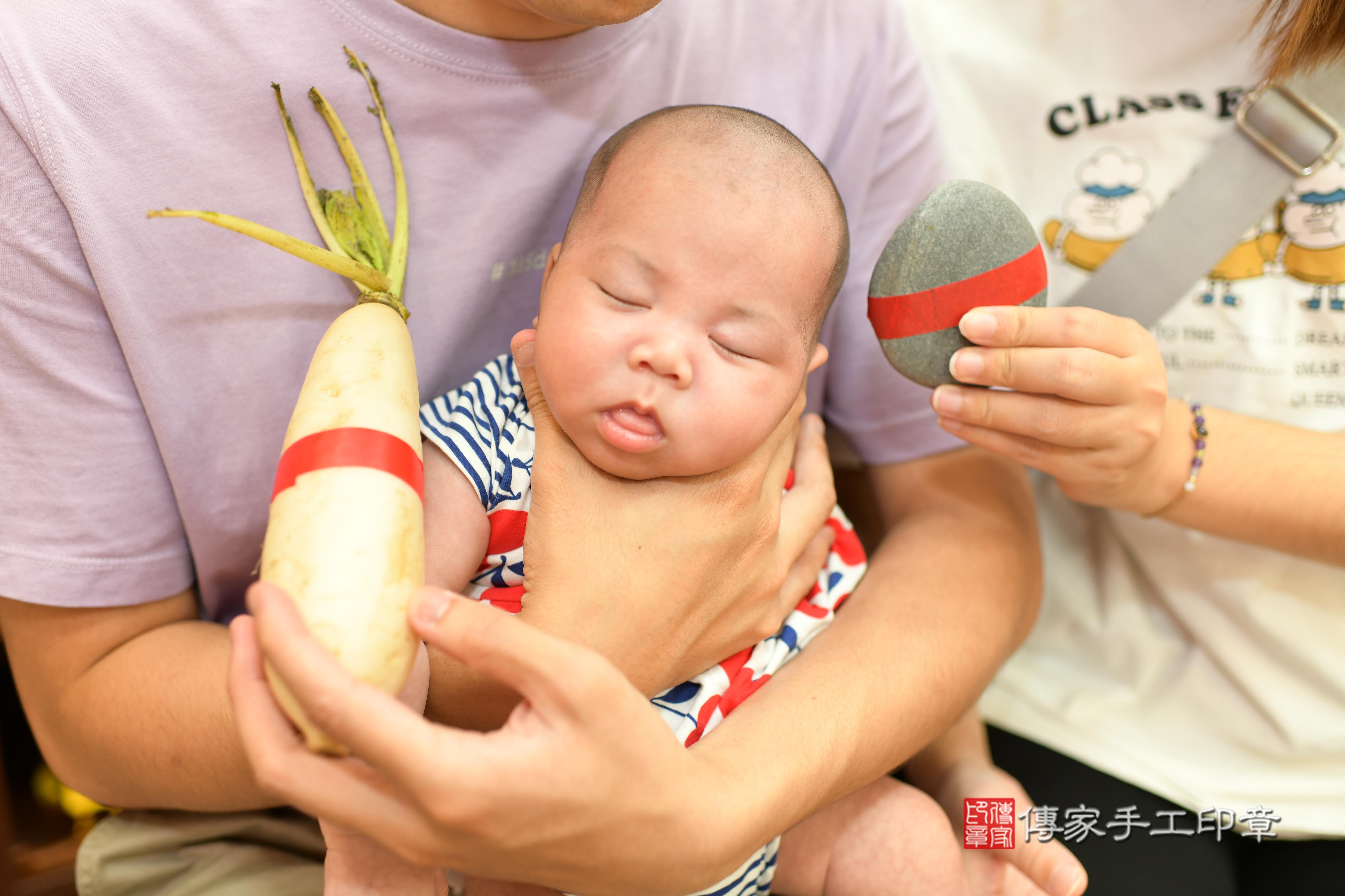 傳家手工印章台南店、抓周、度脺、中國風會場、傳家嬰兒古禮、吉祥話、抓周道具物品24種、拍照。抓周證書。寶寶抓周、滿周歲、生日快樂、祝福