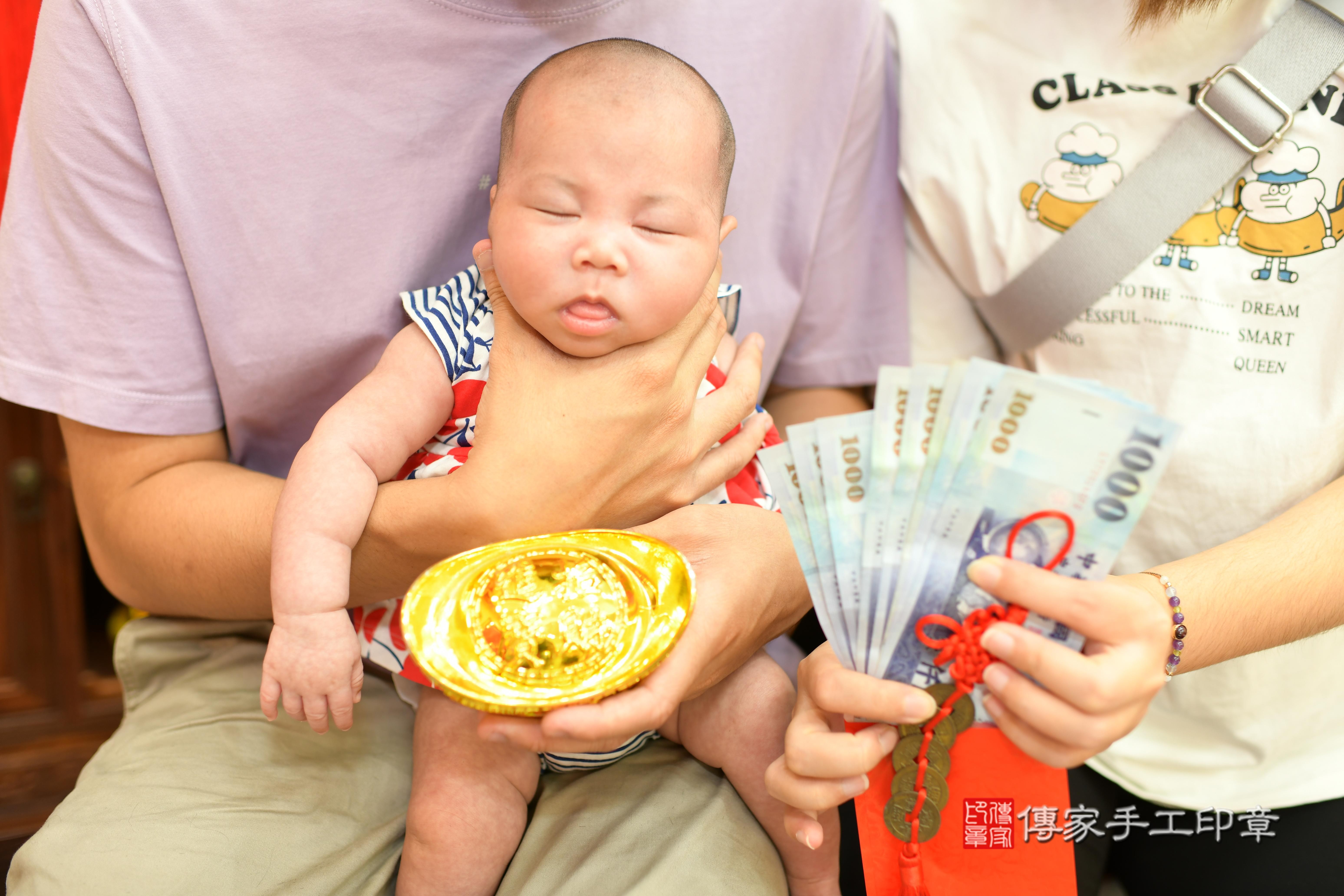 傳家手工印章台南店、抓周、度脺、中國風會場、傳家嬰兒古禮、吉祥話、抓周道具物品24種、拍照。抓周證書。寶寶抓周、滿周歲、生日快樂、祝福