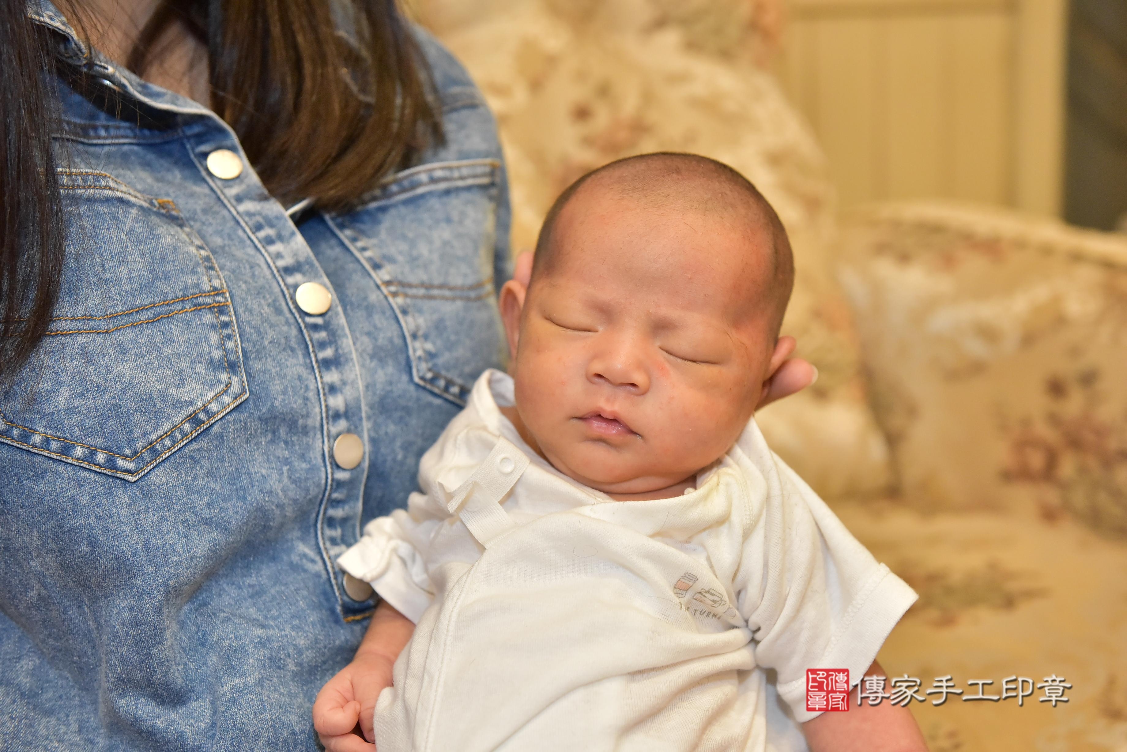 傳家手工印章高雄店、抓周、度脺、中國風會場、傳家嬰兒古禮、吉祥話、抓周道具物品24種、拍照。抓周證書。寶寶抓周、滿周歲、生日快樂、祝福