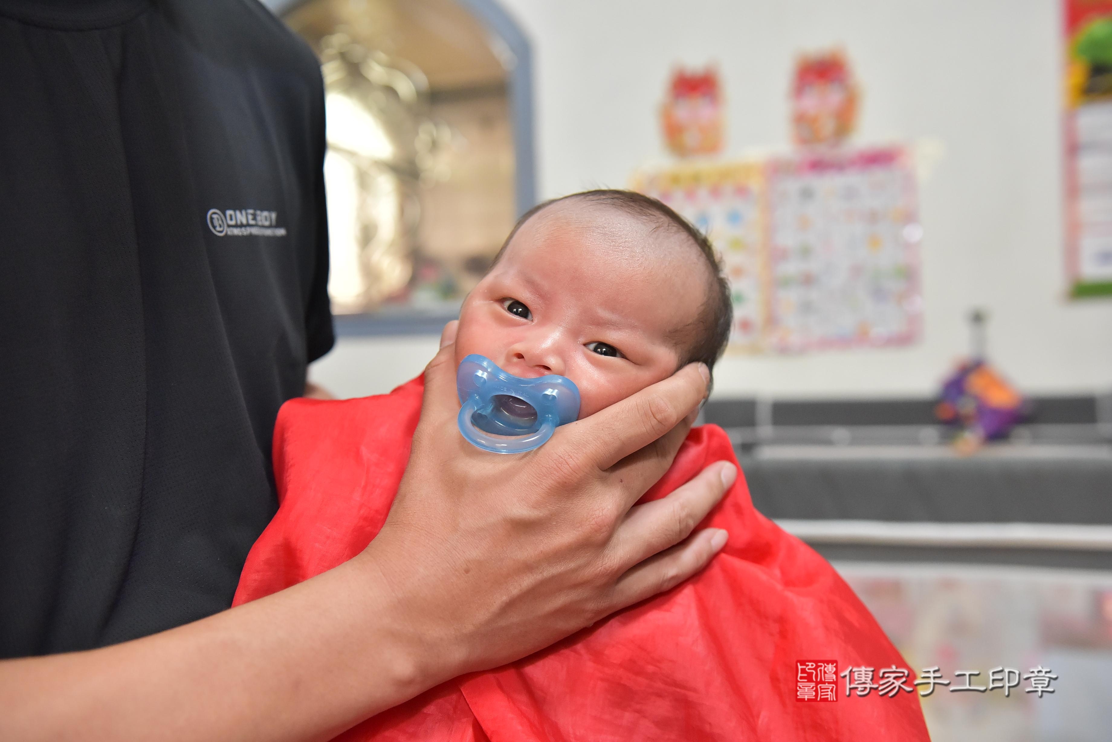 傳家手工印章高雄店、抓周、度脺、中國風會場、傳家嬰兒古禮、吉祥話、抓周道具物品24種、拍照。抓周證書。寶寶抓周、滿周歲、生日快樂、祝福