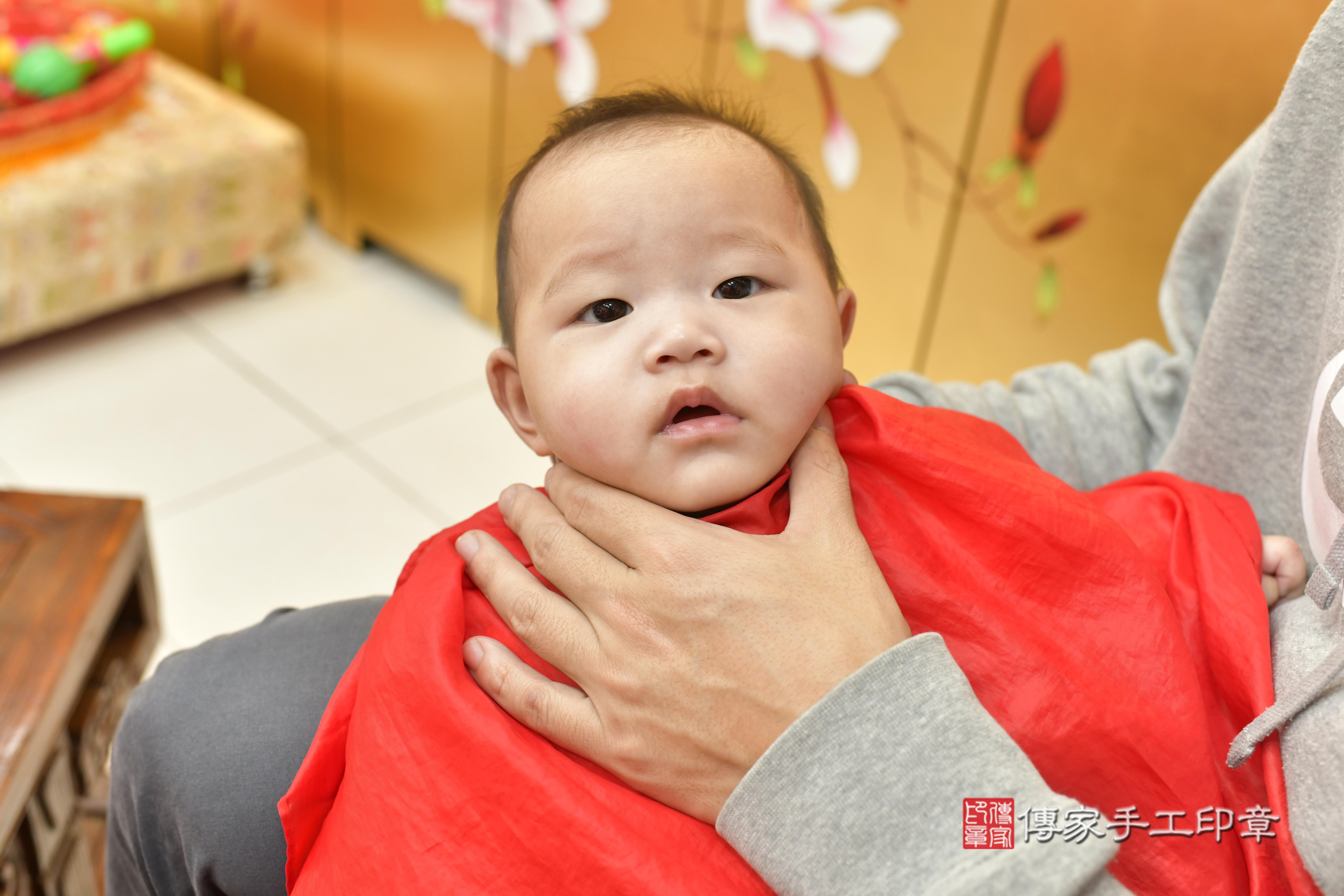 傳家手工印章新竹店、抓周、度脺、中國風會場、傳家嬰兒古禮、吉祥話、抓周道具物品24種、拍照。抓周證書。寶寶抓周、滿周歲、生日快樂、祝福