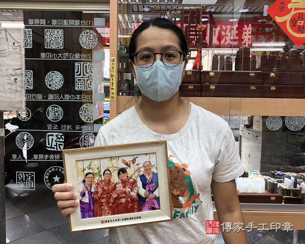 台中市北區賴寶貝抓周推薦：傳家台中店抓周度脺中國風會場，嬰兒古禮抓周流程儀式吉祥話、抓周道具物品24種、拍照。抓周證書。2024.04.04