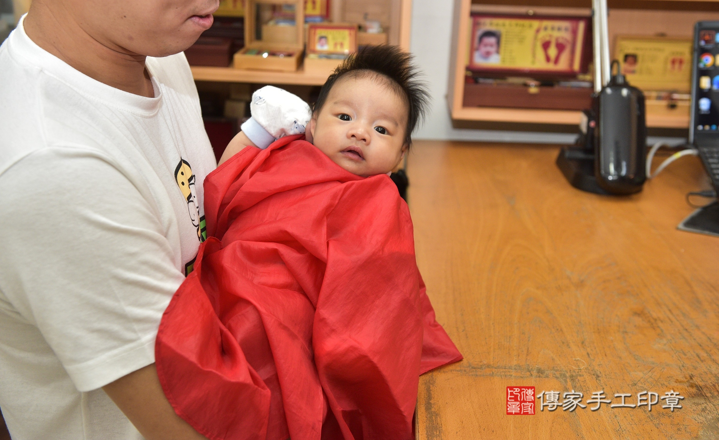 小淳寶寶(新北市永和區嬰兒寶寶滿月剃頭理髮、嬰兒剃胎毛儀式吉祥話)。中國風會場，爸媽寶貝穿「日中韓」古裝禮服。專業拍照、證書。★購買「臍帶章、肚臍章、胎毛筆刷印章」贈送：剃頭、收涎、抓周，三選一。2024.5.2，照片11