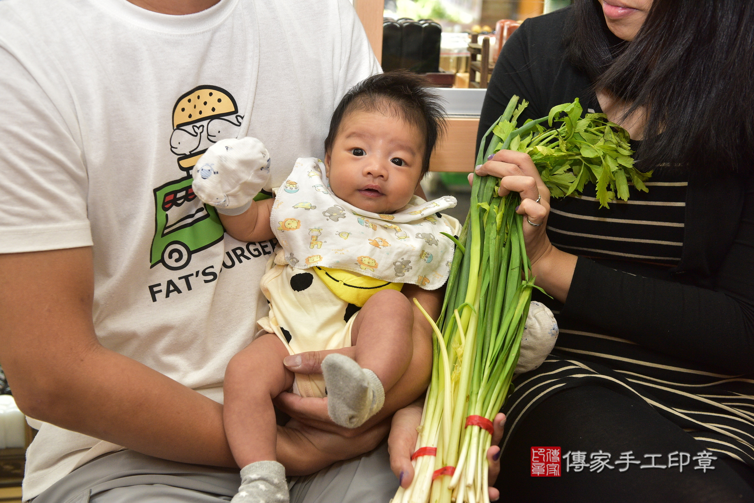 小淳寶寶(新北市永和區嬰兒寶寶滿月剃頭理髮、嬰兒剃胎毛儀式吉祥話)。中國風會場，爸媽寶貝穿「日中韓」古裝禮服。專業拍照、證書。★購買「臍帶章、肚臍章、胎毛筆刷印章」贈送：剃頭、收涎、抓周，三選一。2024.5.2，照片9