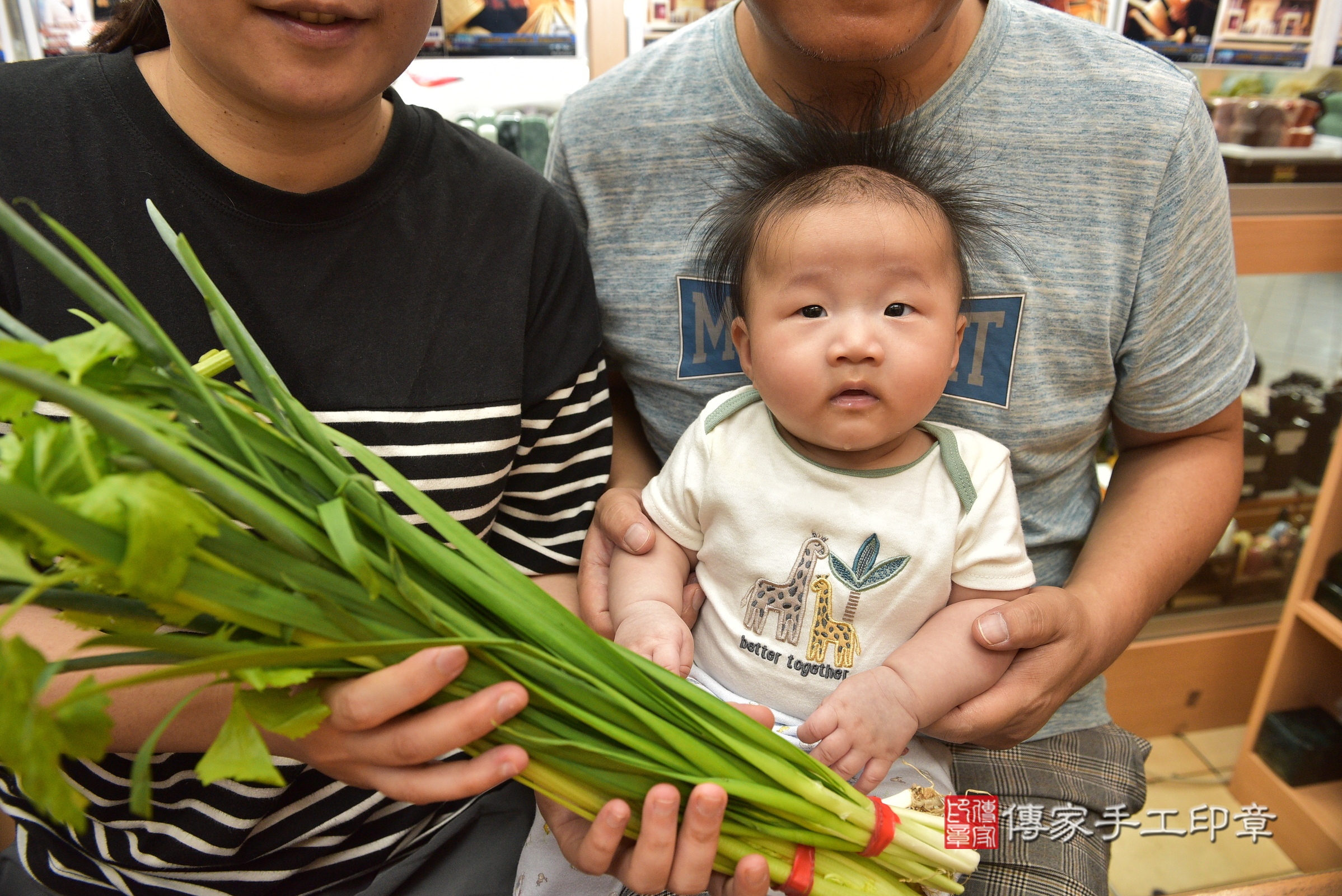 小俊寶寶(新北市永和區嬰兒寶寶滿月剃頭理髮、嬰兒剃胎毛儀式吉祥話)。中國風會場，爸媽寶貝穿「日中韓」古裝禮服。專業拍照、證書。★購買「臍帶章、肚臍章、胎毛筆刷印章」贈送：剃頭、收涎、抓周，三選一。2024.5.5，照片14