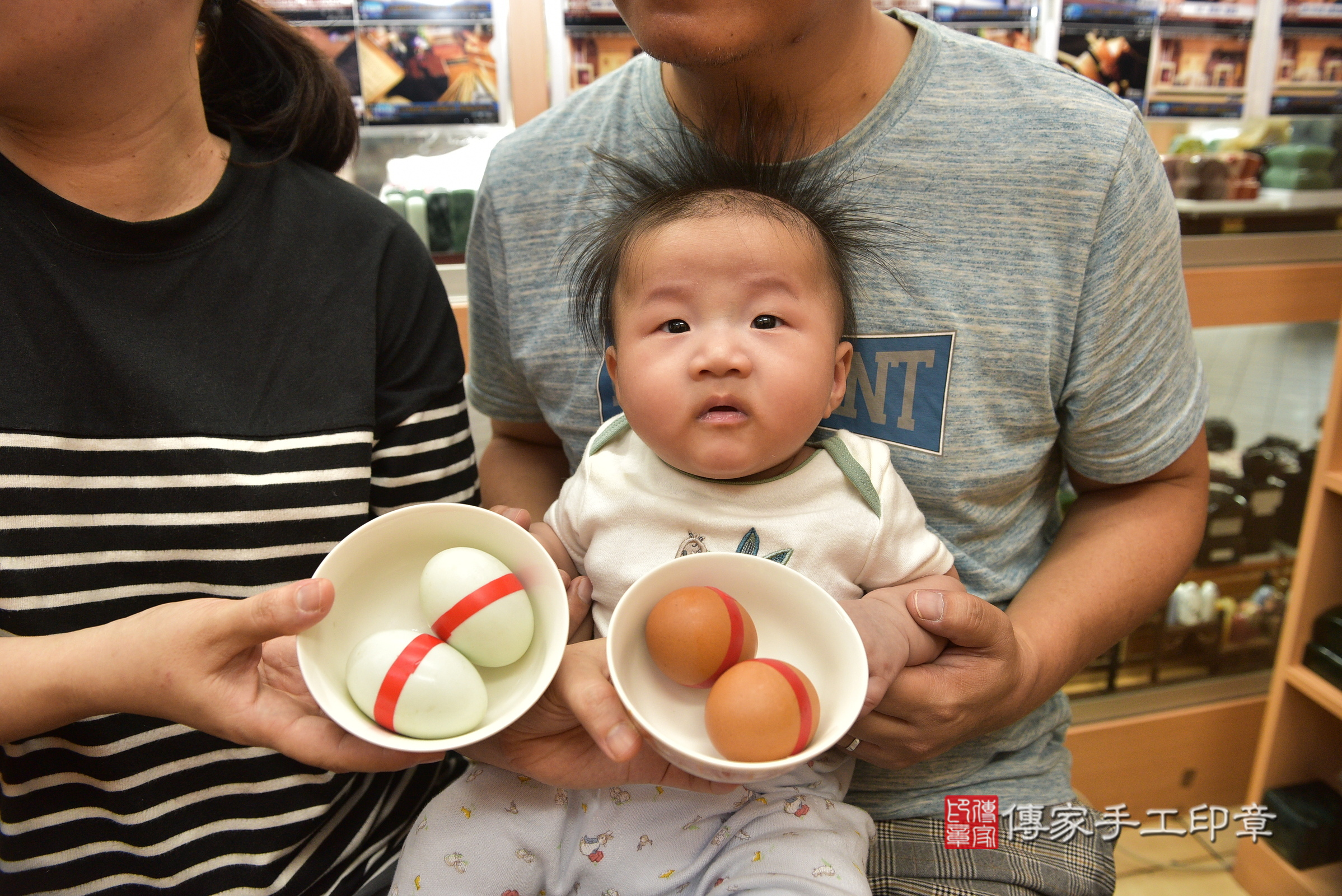 小俊寶寶(新北市永和區嬰兒寶寶滿月剃頭理髮、嬰兒剃胎毛儀式吉祥話)。中國風會場，爸媽寶貝穿「日中韓」古裝禮服。專業拍照、證書。★購買「臍帶章、肚臍章、胎毛筆刷印章」贈送：剃頭、收涎、抓周，三選一。2024.5.5，照片6