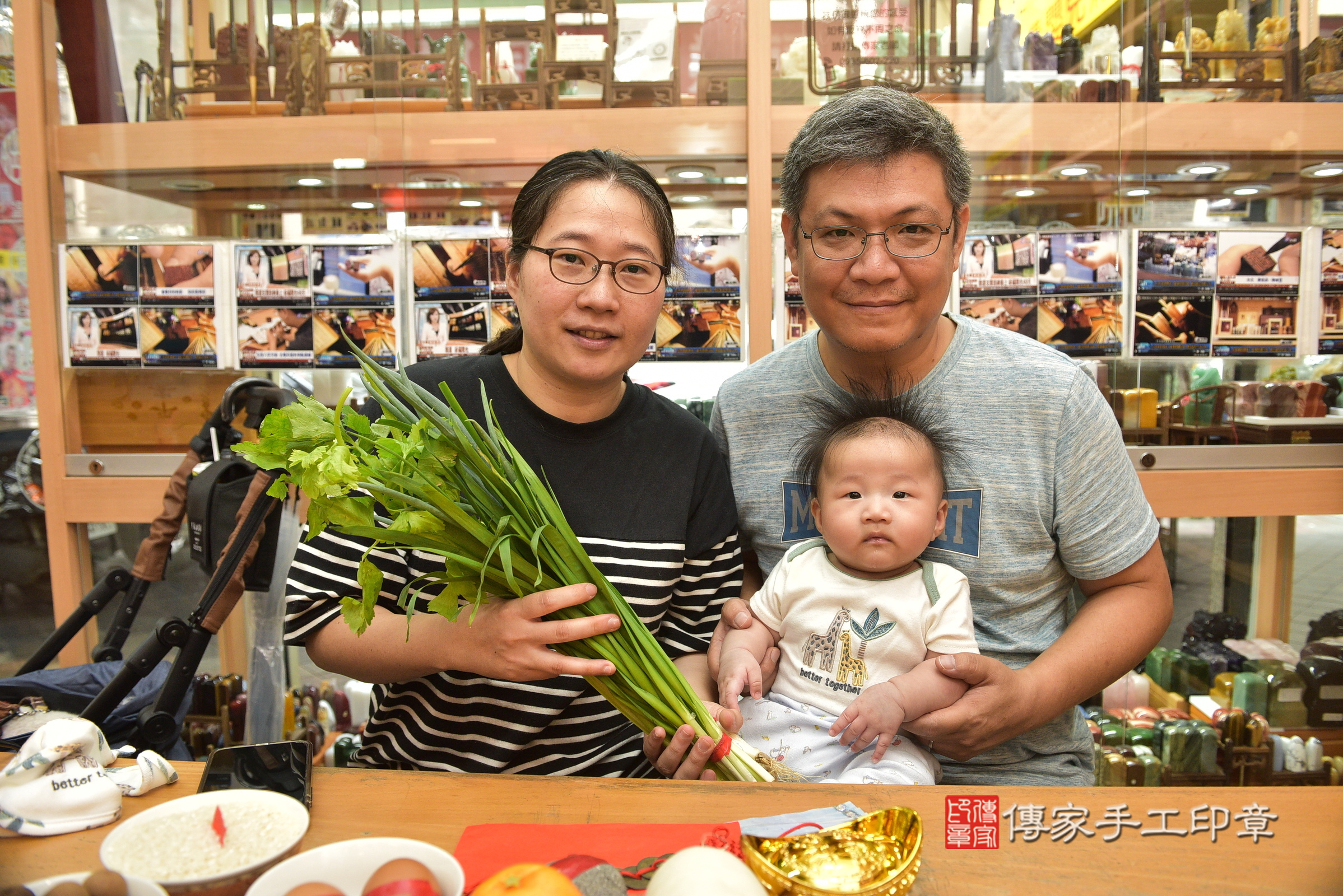 小俊寶寶(新北市永和區嬰兒寶寶滿月剃頭理髮、嬰兒剃胎毛儀式吉祥話)。中國風會場，爸媽寶貝穿「日中韓」古裝禮服。專業拍照、證書。★購買「臍帶章、肚臍章、胎毛筆刷印章」贈送：剃頭、收涎、抓周，三選一。2024.5.5，照片13