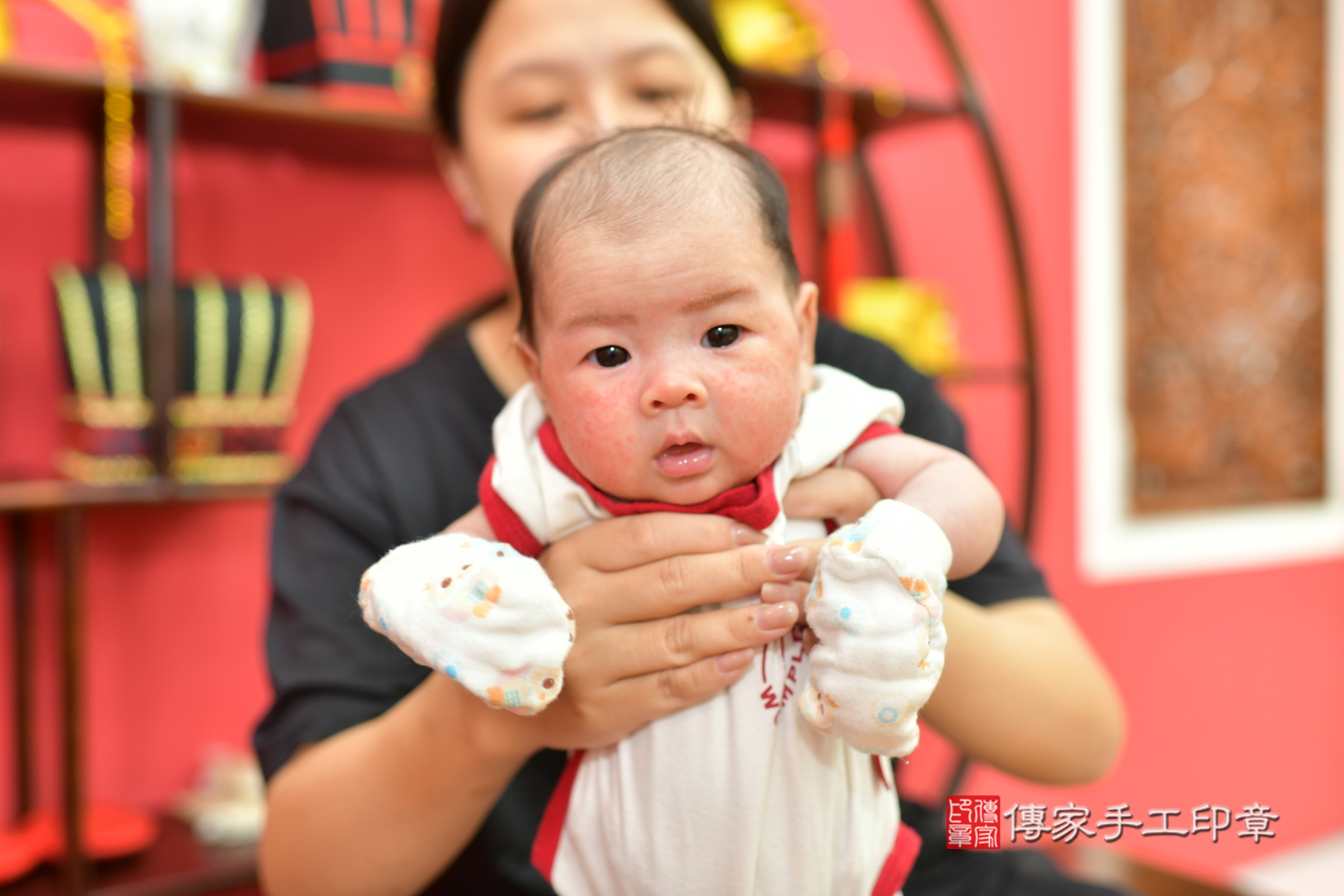 霏霏寶寶(台中市北區嬰兒寶寶滿月剃頭理髮、嬰兒剃胎毛儀式吉祥話)。中國風會場，爸媽寶貝穿「日中韓」古裝禮服。專業拍照、證書。★購買「臍帶章、肚臍章、胎毛筆刷印章」贈送：剃頭、收涎、抓周，三選一。2024.3.24，照片2