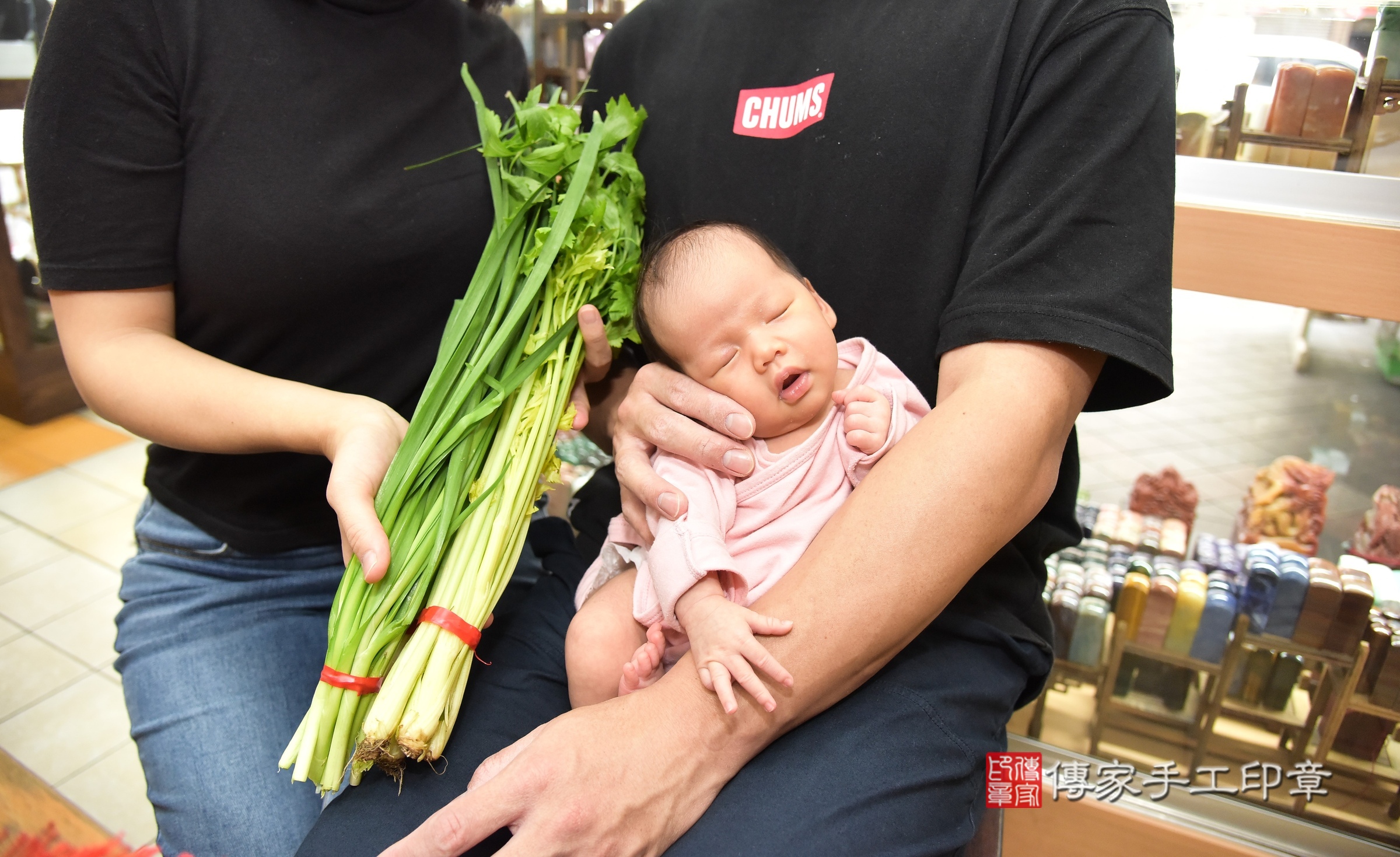 晴晴寶寶(新北市永和區嬰兒寶寶滿月剃頭理髮、嬰兒剃胎毛儀式吉祥話)。中國風會場，爸媽寶貝穿「日中韓」古裝禮服。專業拍照、證書。★購買「臍帶章、肚臍章、胎毛筆刷印章」贈送：剃頭、收涎、抓周，三選一。2024.5.17，照片8