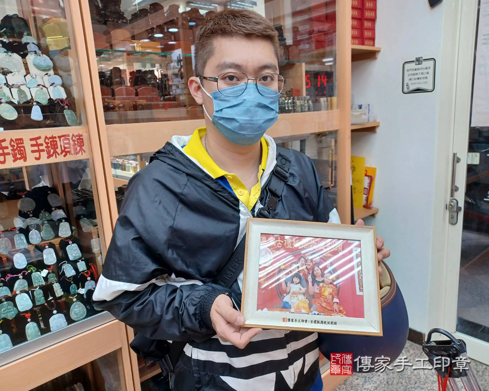 台中市北區游寶貝抓周推薦：傳家台中店抓周度脺中國風會場，嬰兒古禮抓周流程儀式吉祥話、抓周道具物品24種、拍照。抓周證書。2024.05.03