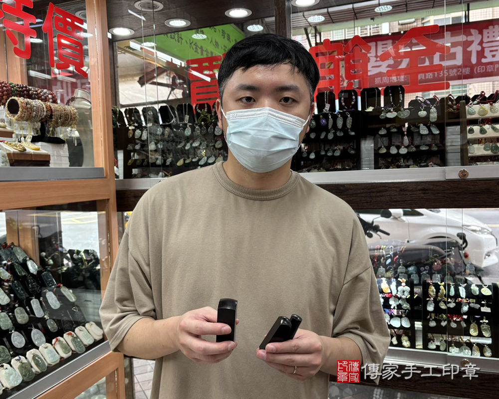 顧客滿意推薦開運公司大小印章-新北市中和區-顧先生。印章材質：電刻黑檀木。2024.05.04