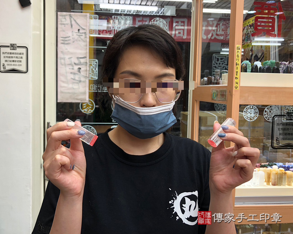 顧客滿意推薦開運個人印章-台中市西屯區-周小姐。印章材質：全手工噴砂白水晶。2024.05.10