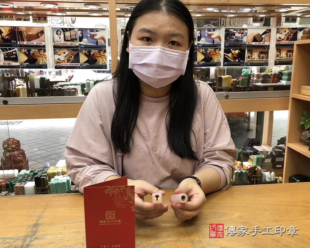 顧客滿意推薦開運臍髮印章-新北市中和區-曾小姐。印章材質：全手工噴砂粉晶。2024.05.10