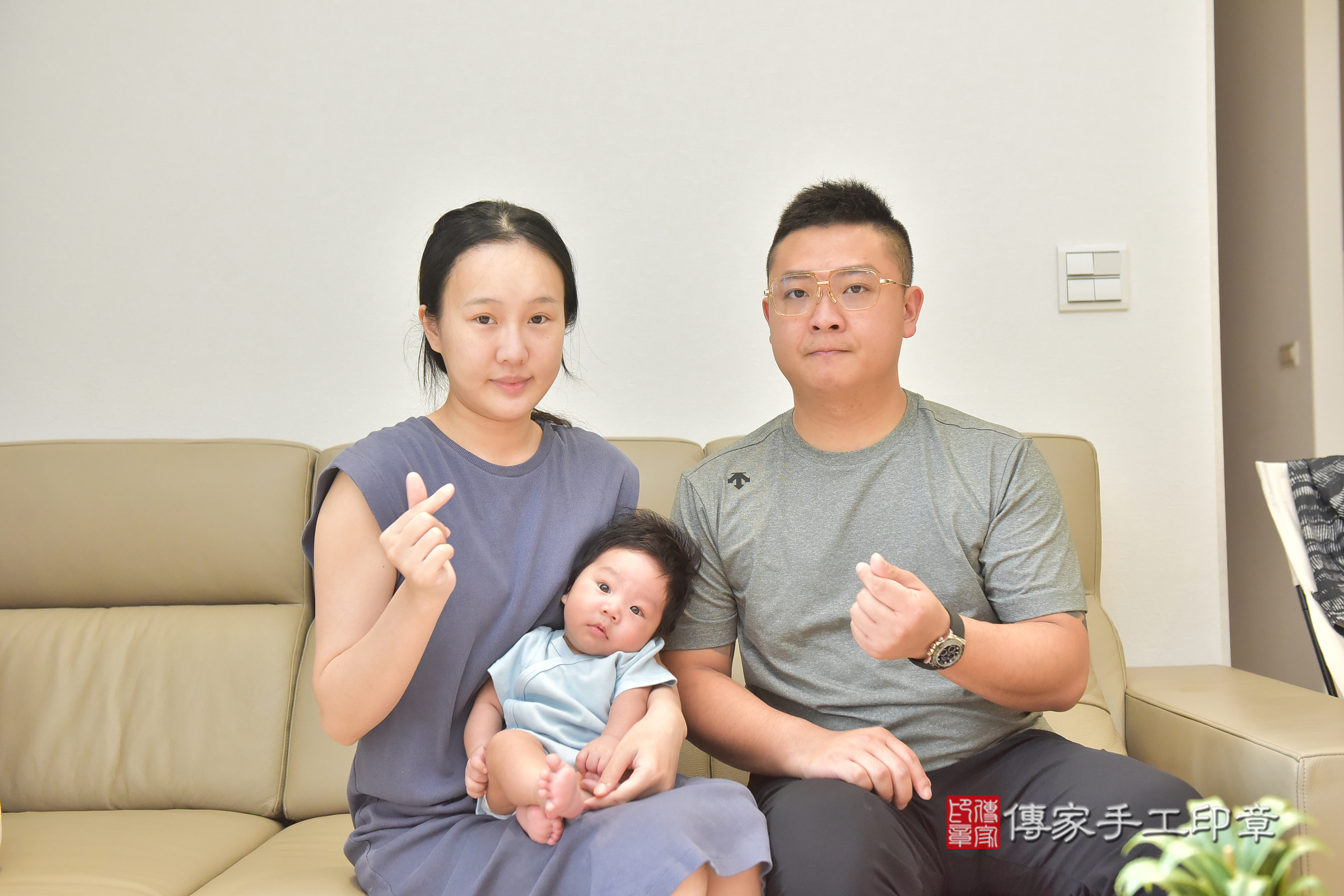 小濬寶寶(台中市西屯區嬰兒寶寶滿月剃頭理髮、嬰兒剃胎毛儀式吉祥話)。中國風會場，爸媽寶貝穿「日中韓」古裝禮服。專業拍照、證書。★購買「臍帶章、肚臍章、胎毛筆刷印章」贈送：剃頭、收涎、抓周，三選一。2024.4.18，照片2